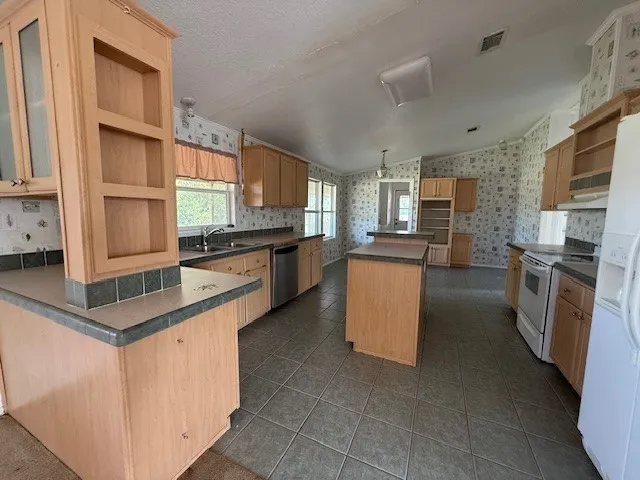 Mobile Home For Rent in Taylor County , 1417 Warren Street, Buffalo Gap, Texas 79508, 3 Bedroom, 2 Bathroom, 2 Garage spaces, 1,624 Sqft, built in 2002, mls#21348863, Real Estate Agent in Buffalo Gap, Homes For Rent in Taylor county, Homes For Rent in Buffalo Gap, Realtor in Buffalo Gap Texas, Real Estate Brokerage Independent Realty Texas, Luminita Cordes Realtor