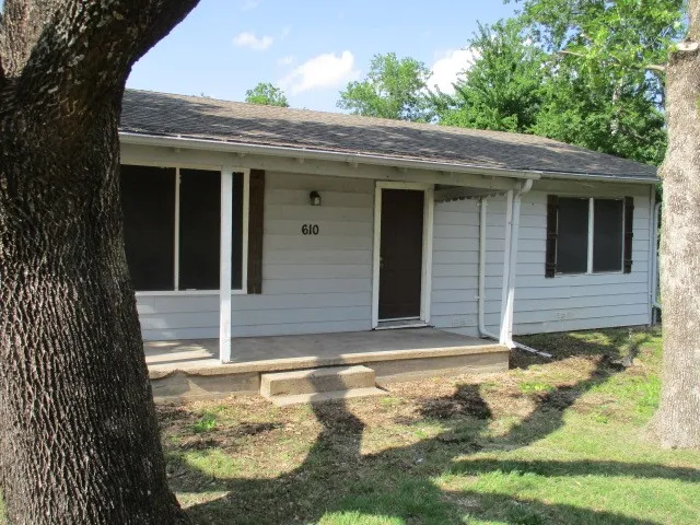 Single Family Residence For Sale in Collin County , 610 Jefferson Avenue, Princeton, Texas 75407, 2 Bedroom, 1 Bathroom, Garage spaces, 1,148 Sqft, built in 1950, mls#21348404, Real Estate Agent in Princeton, Homes For Sale in Collin county, Homes For Sale in Princeton, Realtor in Princeton Texas, Real Estate Brokerage Independent Realty Texas, Luminita Cordes Realtor