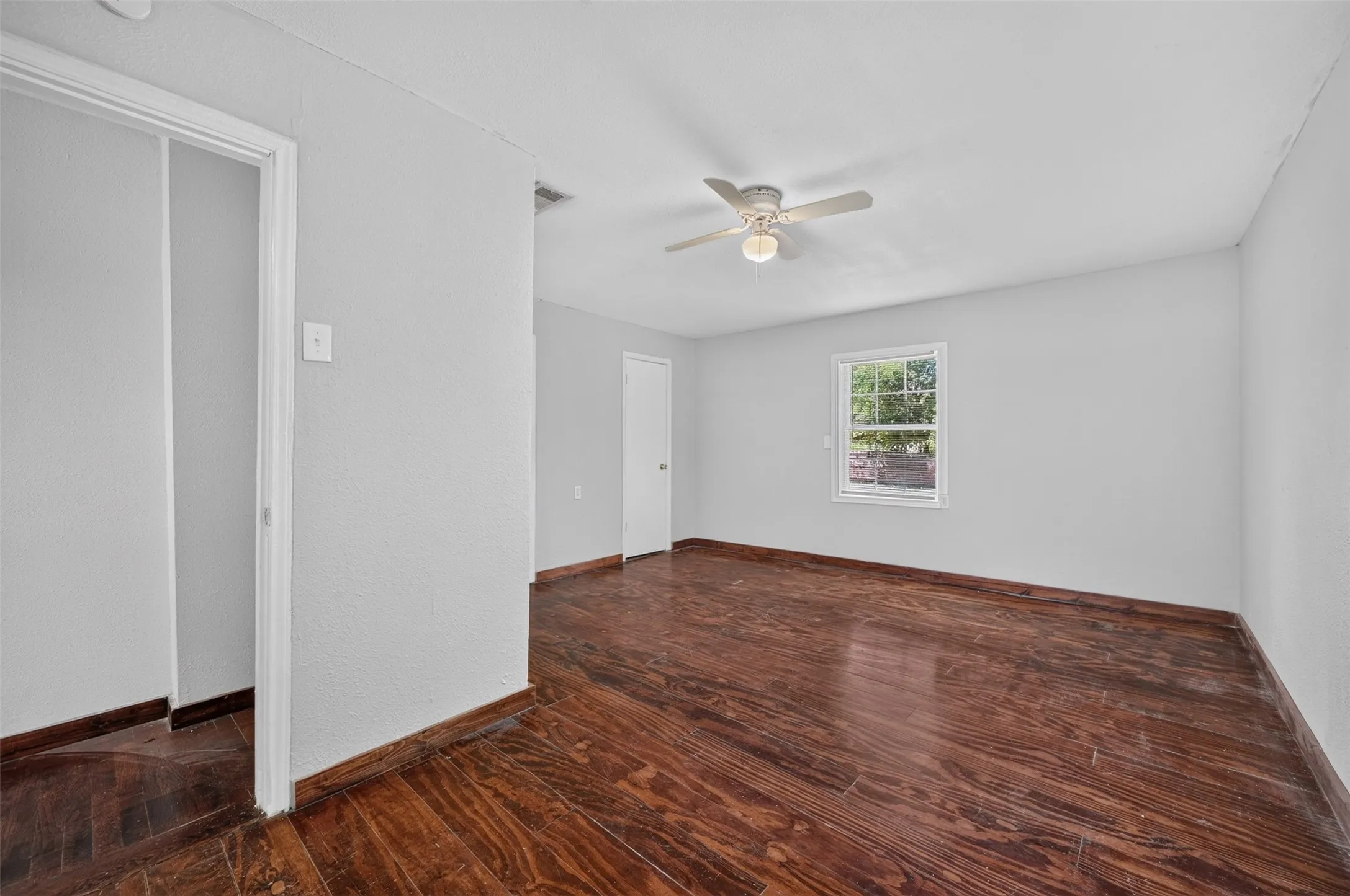 Single Family Residence For Sale in Collin County , 610 Jefferson Avenue, Princeton, Texas 75407, 2 Bedroom, 1 Bathroom, Garage spaces, 1,148 Sqft, built in 1950, mls#21348404, Real Estate Agent in Princeton, Homes For Sale in Collin county, Homes For Sale in Princeton, Realtor in Princeton Texas, Real Estate Brokerage Independent Realty Texas, Luminita Cordes Realtor