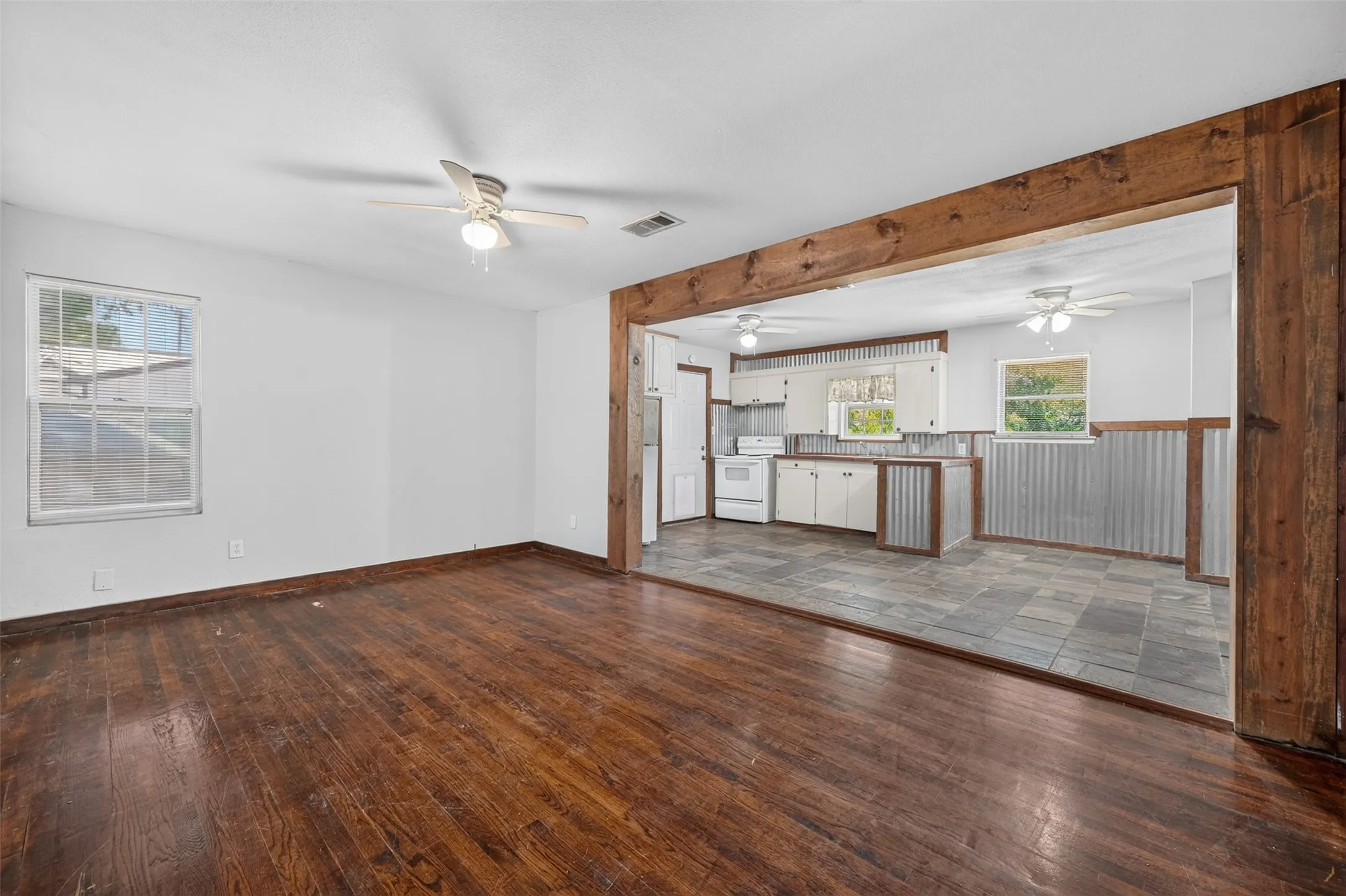 Single Family Residence For Sale in Collin County , 610 Jefferson Avenue, Princeton, Texas 75407, 2 Bedroom, 1 Bathroom, Garage spaces, 1,148 Sqft, built in 1950, mls#21348404, Real Estate Agent in Princeton, Homes For Sale in Collin county, Homes For Sale in Princeton, Realtor in Princeton Texas, Real Estate Brokerage Independent Realty Texas, Luminita Cordes Realtor