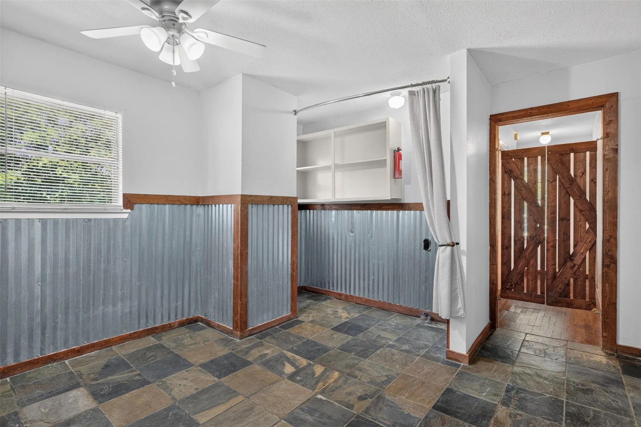 Single Family Residence For Sale in Collin County , 610 Jefferson Avenue, Princeton, Texas 75407, 2 Bedroom, 1 Bathroom, Garage spaces, 1,148 Sqft, built in 1950, mls#21348404, Real Estate Agent in Princeton, Homes For Sale in Collin county, Homes For Sale in Princeton, Realtor in Princeton Texas, Real Estate Brokerage Independent Realty Texas, Luminita Cordes Realtor