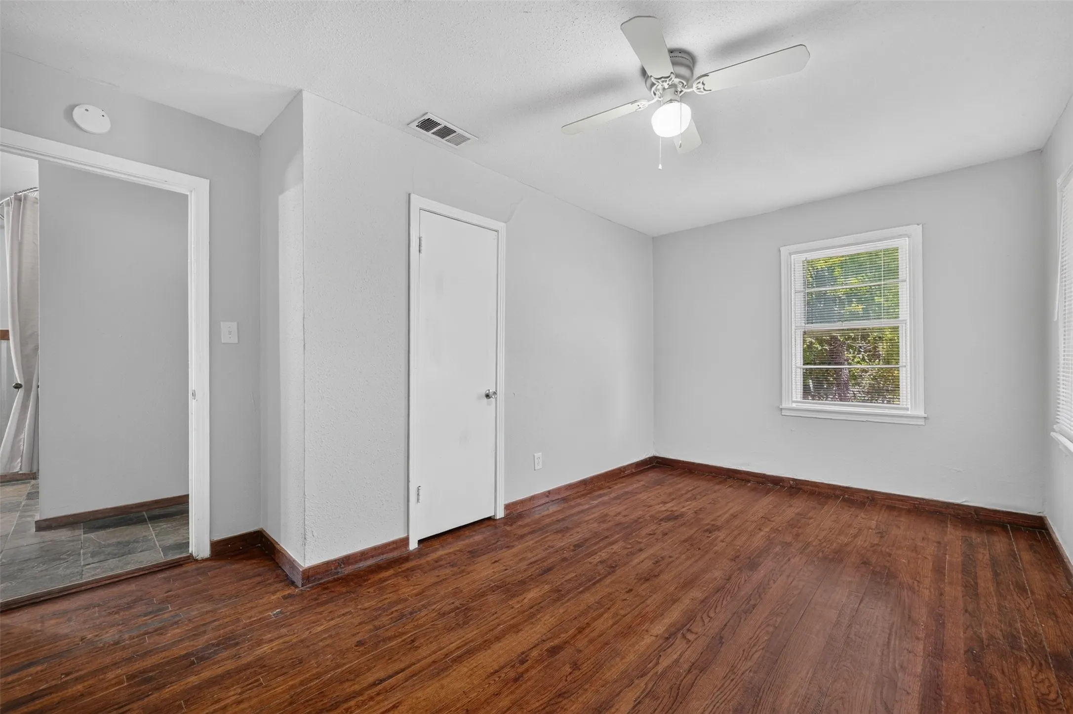 Single Family Residence For Sale in Collin County , 610 Jefferson Avenue, Princeton, Texas 75407, 2 Bedroom, 1 Bathroom, Garage spaces, 1,148 Sqft, built in 1950, mls#21348404, Real Estate Agent in Princeton, Homes For Sale in Collin county, Homes For Sale in Princeton, Realtor in Princeton Texas, Real Estate Brokerage Independent Realty Texas, Luminita Cordes Realtor