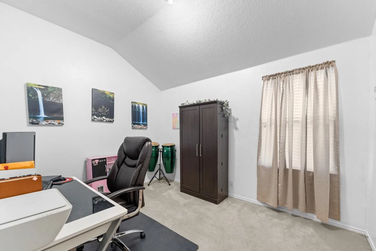 Single Family Residence For Sale in Tarrant County , 9225 Conestoga Drive, Fort Worth, Texas 76131, 3 Bedroom, 2 Bathroom, 2 Garage spaces, 1,808 Sqft, built in 2005, mls#21348859, Real Estate Agent in Fort Worth, Homes For Sale in Tarrant county, Homes For Sale in Fort Worth, Realtor in Fort Worth Texas, Real Estate Brokerage Independent Realty Texas, Luminita Cordes Realtor