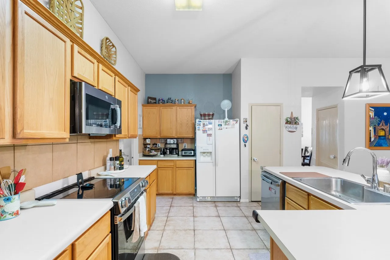 Single Family Residence For Sale in Tarrant County , 9225 Conestoga Drive, Fort Worth, Texas 76131, 3 Bedroom, 2 Bathroom, 2 Garage spaces, 1,808 Sqft, built in 2005, mls#21348859, Real Estate Agent in Fort Worth, Homes For Sale in Tarrant county, Homes For Sale in Fort Worth, Realtor in Fort Worth Texas, Real Estate Brokerage Independent Realty Texas, Luminita Cordes Realtor