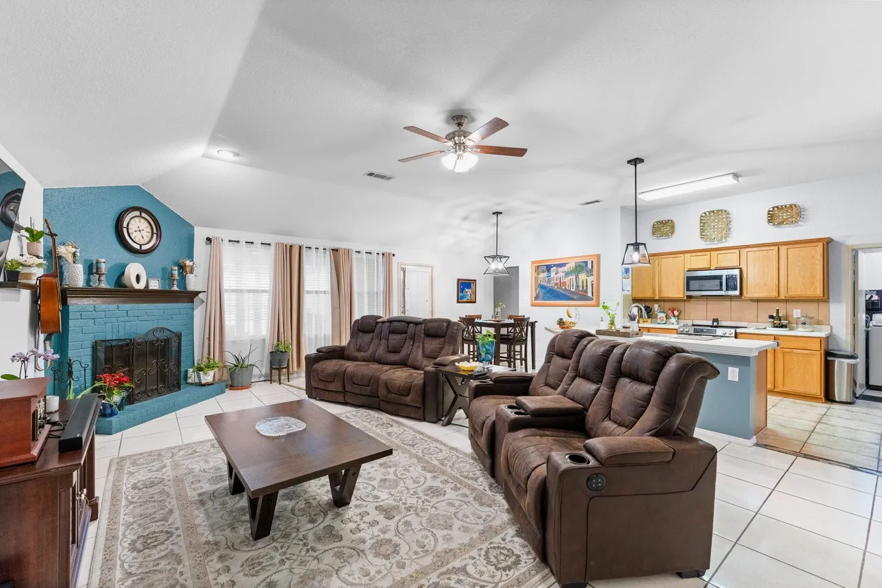 Single Family Residence For Sale in Tarrant County , 9225 Conestoga Drive, Fort Worth, Texas 76131, 3 Bedroom, 2 Bathroom, 2 Garage spaces, 1,808 Sqft, built in 2005, mls#21348859, Real Estate Agent in Fort Worth, Homes For Sale in Tarrant county, Homes For Sale in Fort Worth, Realtor in Fort Worth Texas, Real Estate Brokerage Independent Realty Texas, Luminita Cordes Realtor