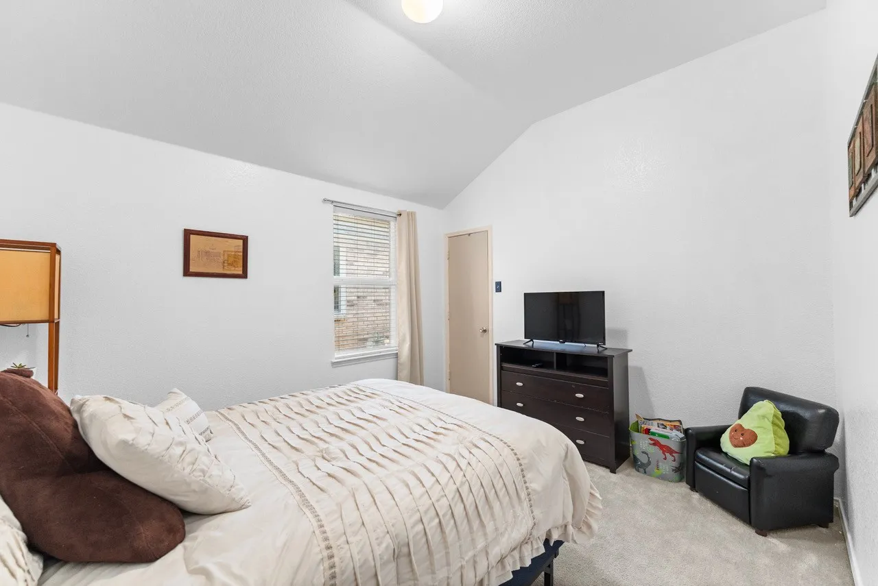 Single Family Residence For Sale in Tarrant County , 9225 Conestoga Drive, Fort Worth, Texas 76131, 3 Bedroom, 2 Bathroom, 2 Garage spaces, 1,808 Sqft, built in 2005, mls#21348859, Real Estate Agent in Fort Worth, Homes For Sale in Tarrant county, Homes For Sale in Fort Worth, Realtor in Fort Worth Texas, Real Estate Brokerage Independent Realty Texas, Luminita Cordes Realtor
