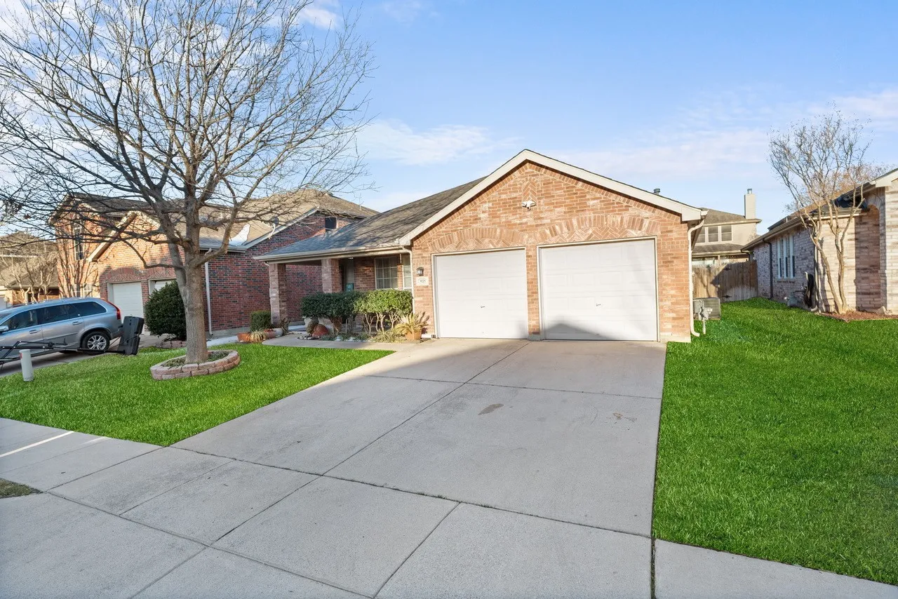Single Family Residence For Sale in Tarrant County , 9225 Conestoga Drive, Fort Worth, Texas 76131, 3 Bedroom, 2 Bathroom, 2 Garage spaces, 1,808 Sqft, built in 2005, mls#21348859, Real Estate Agent in Fort Worth, Homes For Sale in Tarrant county, Homes For Sale in Fort Worth, Realtor in Fort Worth Texas, Real Estate Brokerage Independent Realty Texas, Luminita Cordes Realtor