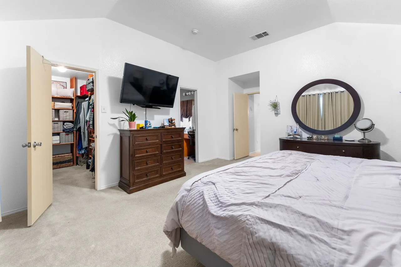 Single Family Residence For Sale in Tarrant County , 9225 Conestoga Drive, Fort Worth, Texas 76131, 3 Bedroom, 2 Bathroom, 2 Garage spaces, 1,808 Sqft, built in 2005, mls#21348859, Real Estate Agent in Fort Worth, Homes For Sale in Tarrant county, Homes For Sale in Fort Worth, Realtor in Fort Worth Texas, Real Estate Brokerage Independent Realty Texas, Luminita Cordes Realtor