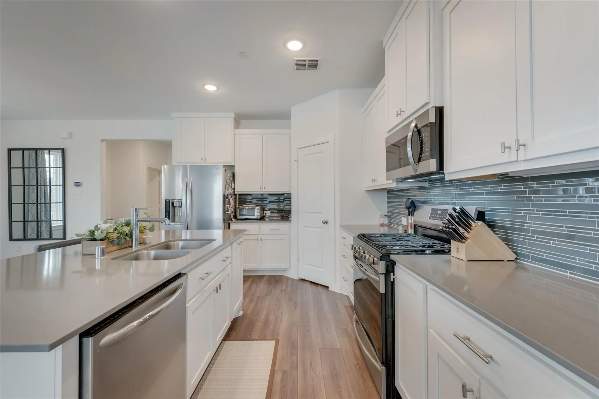 Townhouse For Rent in Collin County , 442 Matthew Drive, Fairview, Texas 75069, 3 Bedroom, 3 Bathroom, 2 Garage spaces, 2,208 Sqft, built in 2021, mls#21348873, Real Estate Agent in Fairview, Homes For Rent in Collin county, Homes For Rent in Fairview, Realtor in Fairview Texas, Real Estate Brokerage Independent Realty Texas, Luminita Cordes Realtor
