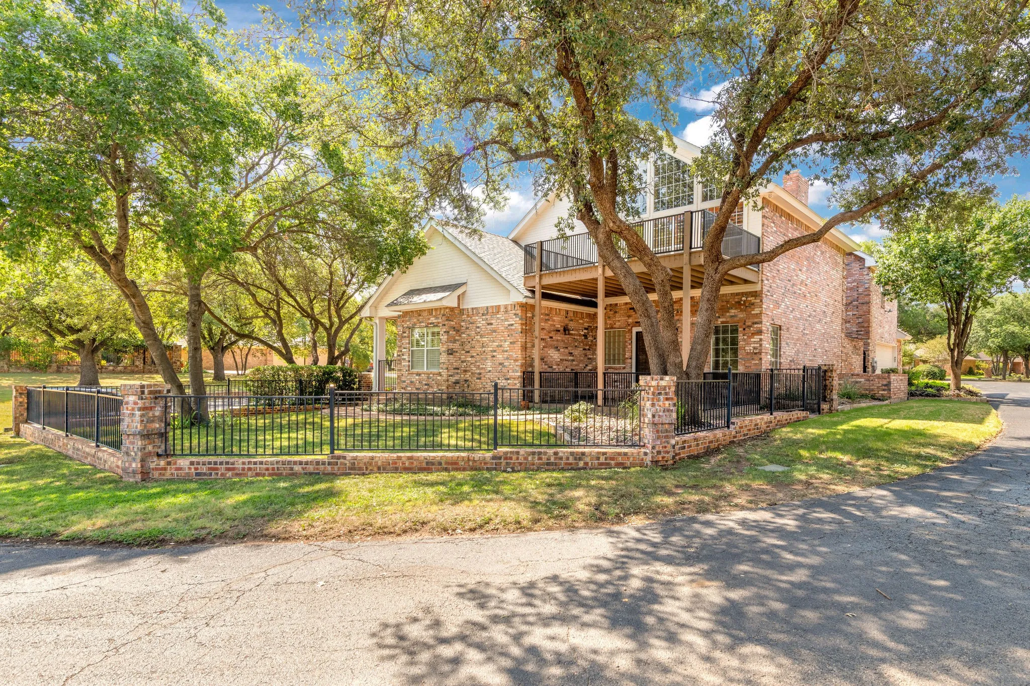 Single Family Residence For Sale in Taylor County , 46 Lytle Place, Abilene, Texas 79602, 4 Bedroom, 4 Bathroom, 2 Garage spaces, 4,351 Sqft, built in 1993, mls#21348877, Real Estate Agent in Abilene, Homes For Sale in Taylor county, Homes For Sale in Abilene, Realtor in Abilene Texas, Real Estate Brokerage Independent Realty Texas, Luminita Cordes Realtor