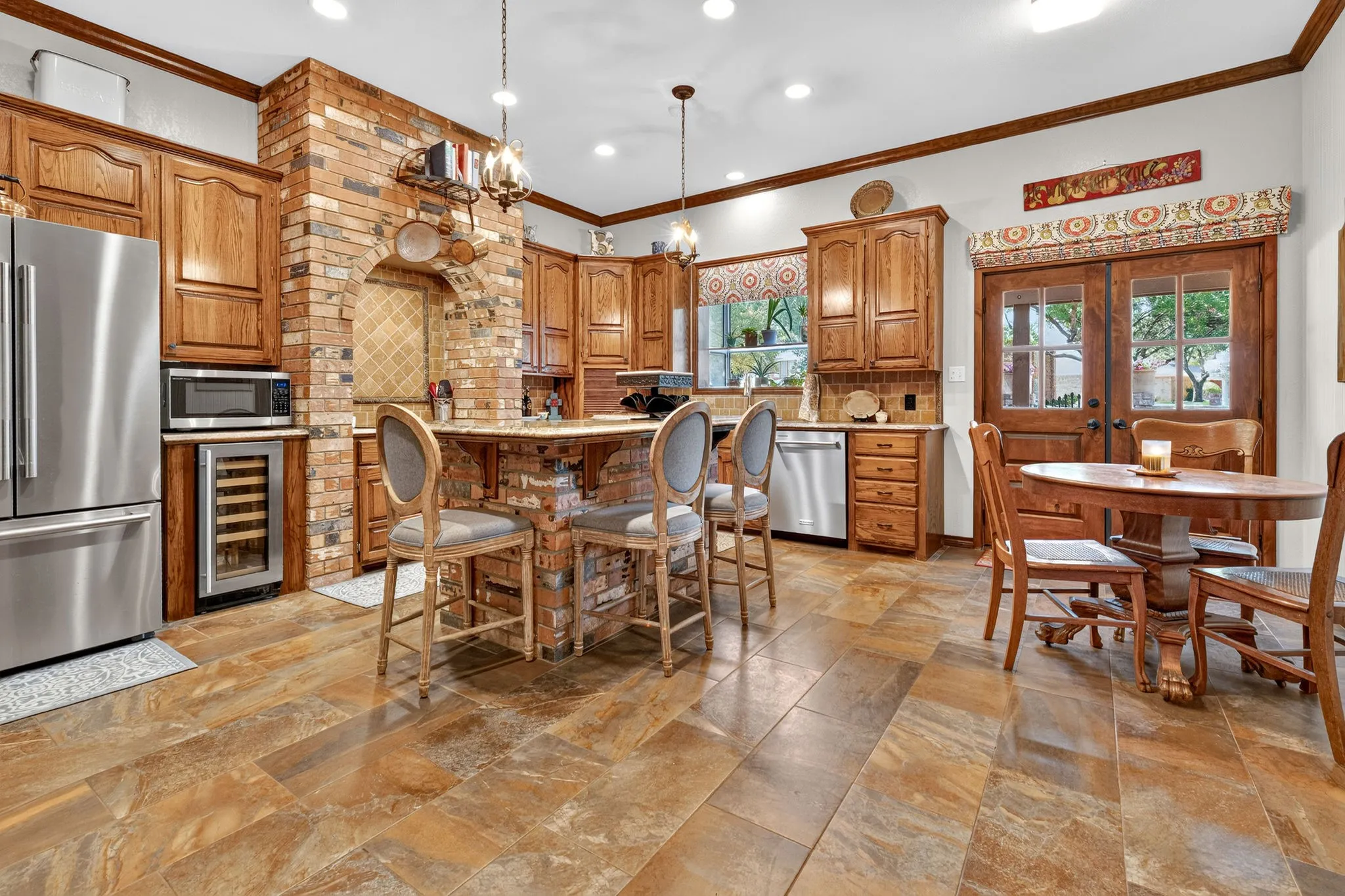 Single Family Residence For Sale in Taylor County , 46 Lytle Place, Abilene, Texas 79602, 4 Bedroom, 4 Bathroom, 2 Garage spaces, 4,351 Sqft, built in 1993, mls#21348877, Real Estate Agent in Abilene, Homes For Sale in Taylor county, Homes For Sale in Abilene, Realtor in Abilene Texas, Real Estate Brokerage Independent Realty Texas, Luminita Cordes Realtor
