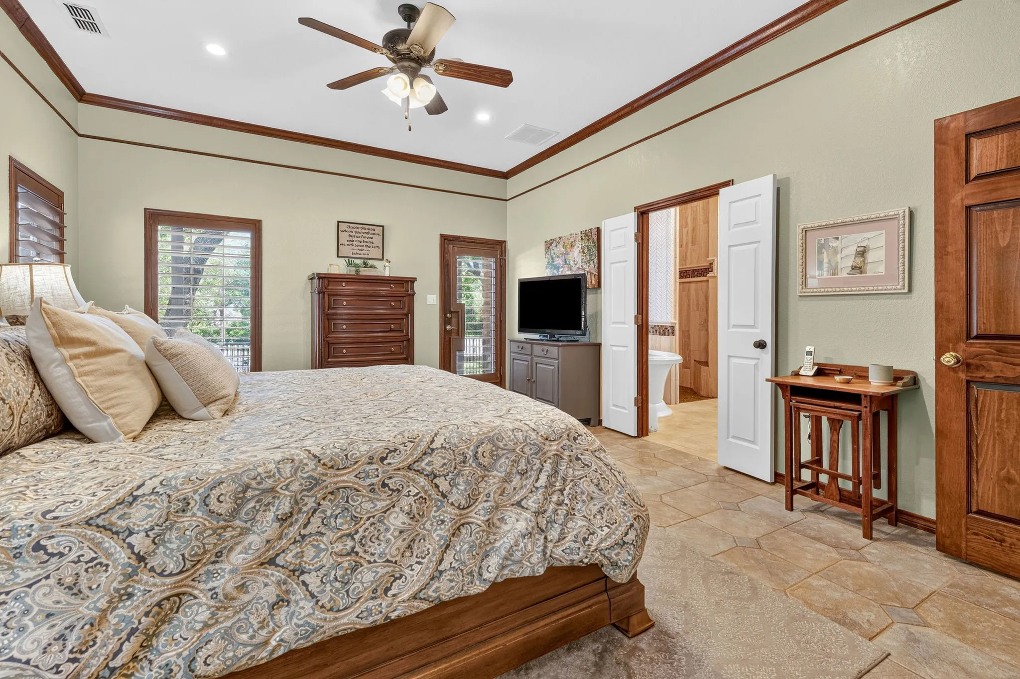 Single Family Residence For Sale in Taylor County , 46 Lytle Place, Abilene, Texas 79602, 4 Bedroom, 4 Bathroom, 2 Garage spaces, 4,351 Sqft, built in 1993, mls#21348877, Real Estate Agent in Abilene, Homes For Sale in Taylor county, Homes For Sale in Abilene, Realtor in Abilene Texas, Real Estate Brokerage Independent Realty Texas, Luminita Cordes Realtor