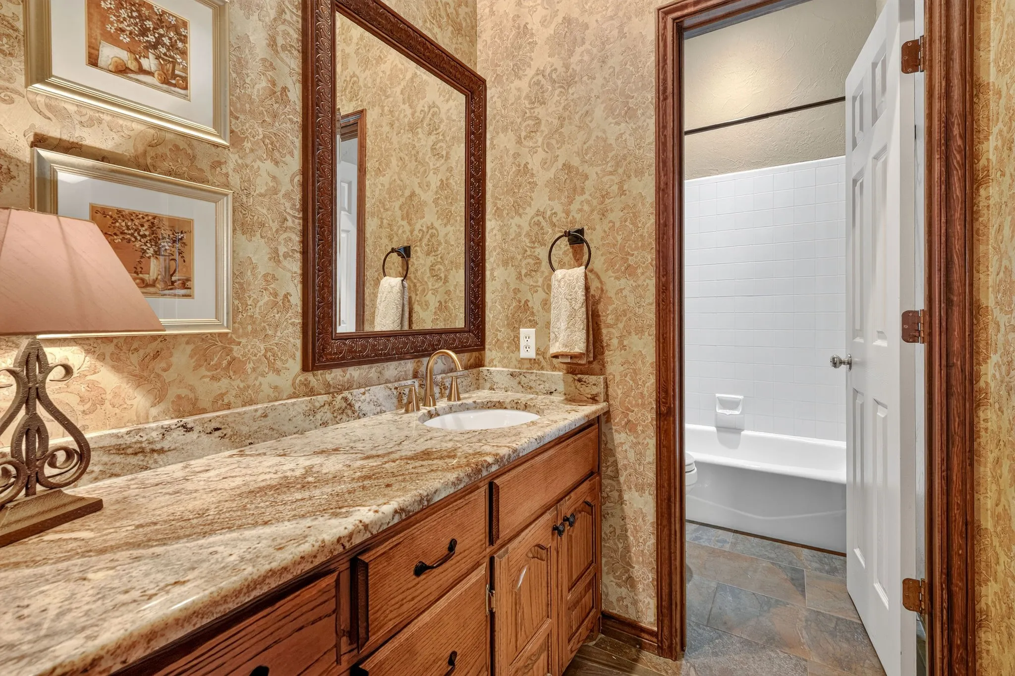Single Family Residence For Sale in Taylor County , 46 Lytle Place, Abilene, Texas 79602, 4 Bedroom, 4 Bathroom, 2 Garage spaces, 4,351 Sqft, built in 1993, mls#21348877, Real Estate Agent in Abilene, Homes For Sale in Taylor county, Homes For Sale in Abilene, Realtor in Abilene Texas, Real Estate Brokerage Independent Realty Texas, Luminita Cordes Realtor