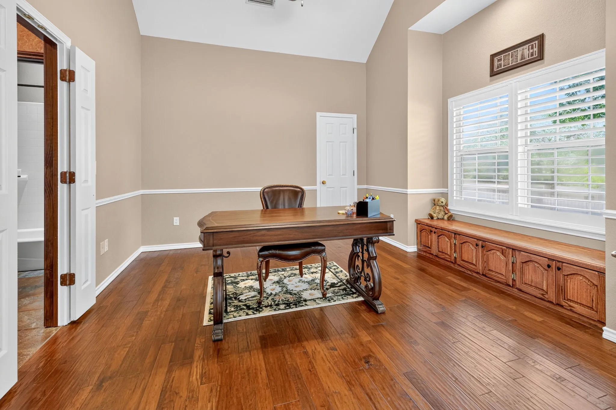 Single Family Residence For Sale in Taylor County , 46 Lytle Place, Abilene, Texas 79602, 4 Bedroom, 4 Bathroom, 2 Garage spaces, 4,351 Sqft, built in 1993, mls#21348877, Real Estate Agent in Abilene, Homes For Sale in Taylor county, Homes For Sale in Abilene, Realtor in Abilene Texas, Real Estate Brokerage Independent Realty Texas, Luminita Cordes Realtor