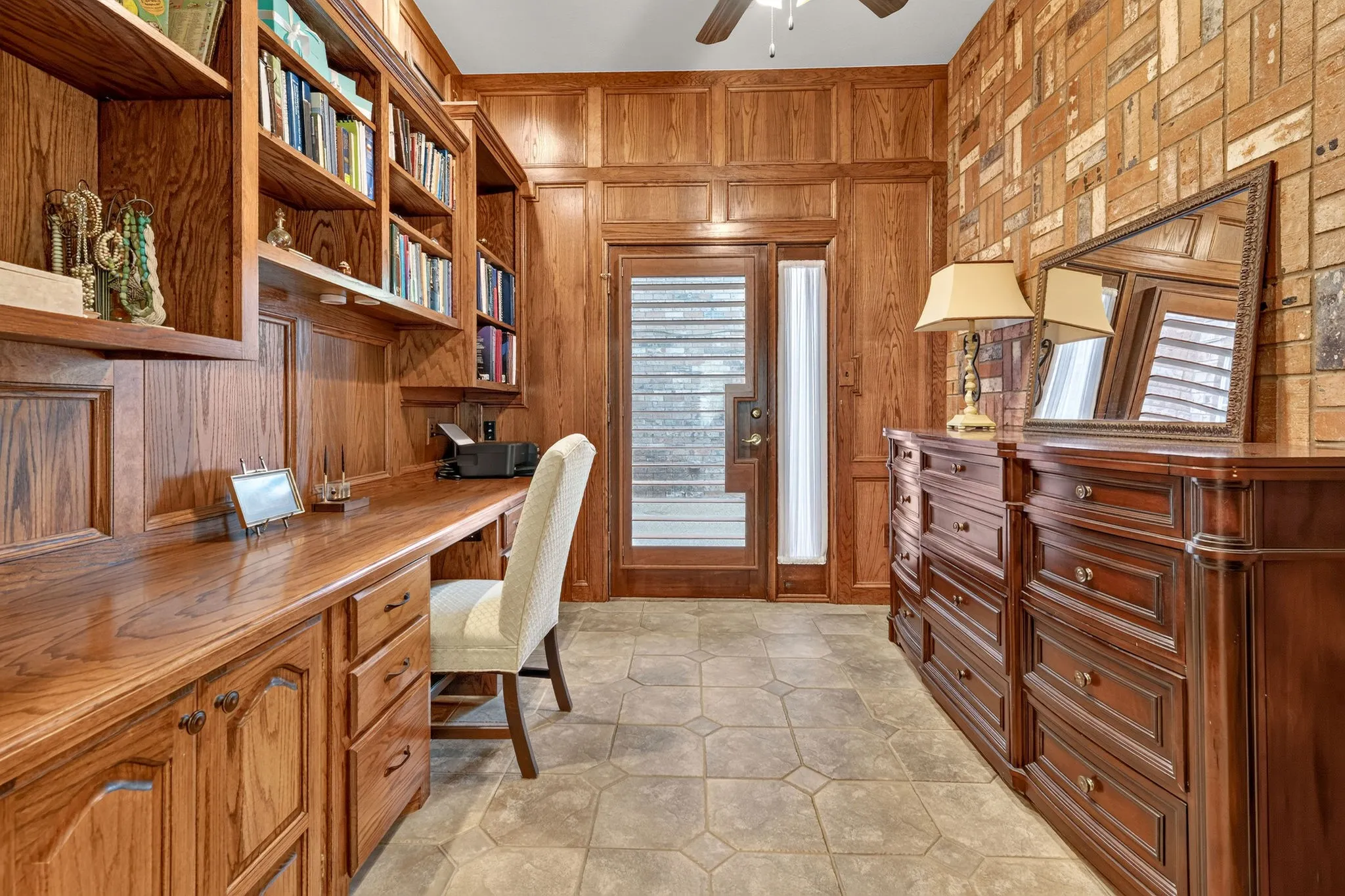 Single Family Residence For Sale in Taylor County , 46 Lytle Place, Abilene, Texas 79602, 4 Bedroom, 4 Bathroom, 2 Garage spaces, 4,351 Sqft, built in 1993, mls#21348877, Real Estate Agent in Abilene, Homes For Sale in Taylor county, Homes For Sale in Abilene, Realtor in Abilene Texas, Real Estate Brokerage Independent Realty Texas, Luminita Cordes Realtor
