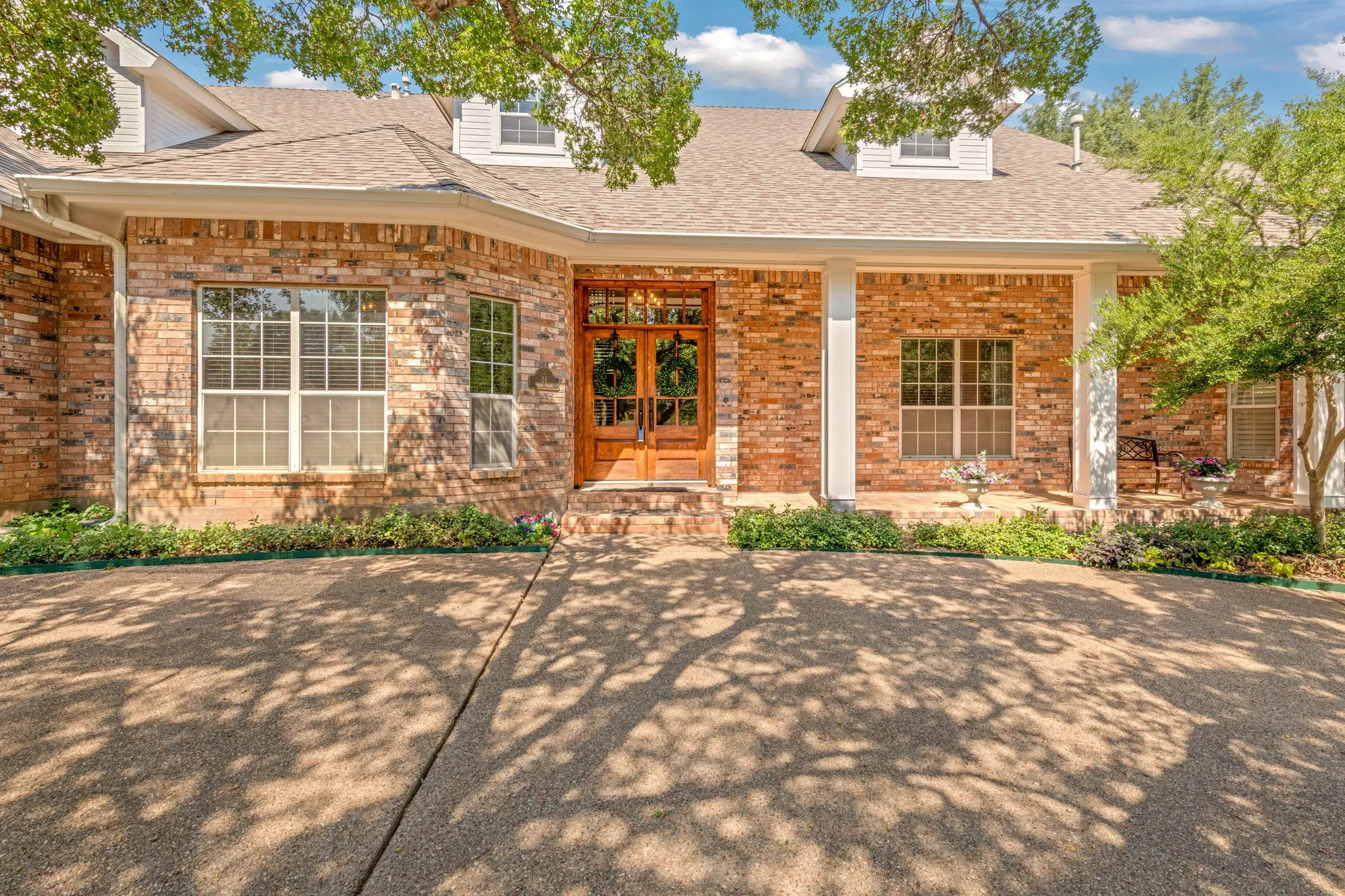 Single Family Residence For Sale in Taylor County , 46 Lytle Place, Abilene, Texas 79602, 4 Bedroom, 4 Bathroom, 2 Garage spaces, 4,351 Sqft, built in 1993, mls#21348877, Real Estate Agent in Abilene, Homes For Sale in Taylor county, Homes For Sale in Abilene, Realtor in Abilene Texas, Real Estate Brokerage Independent Realty Texas, Luminita Cordes Realtor