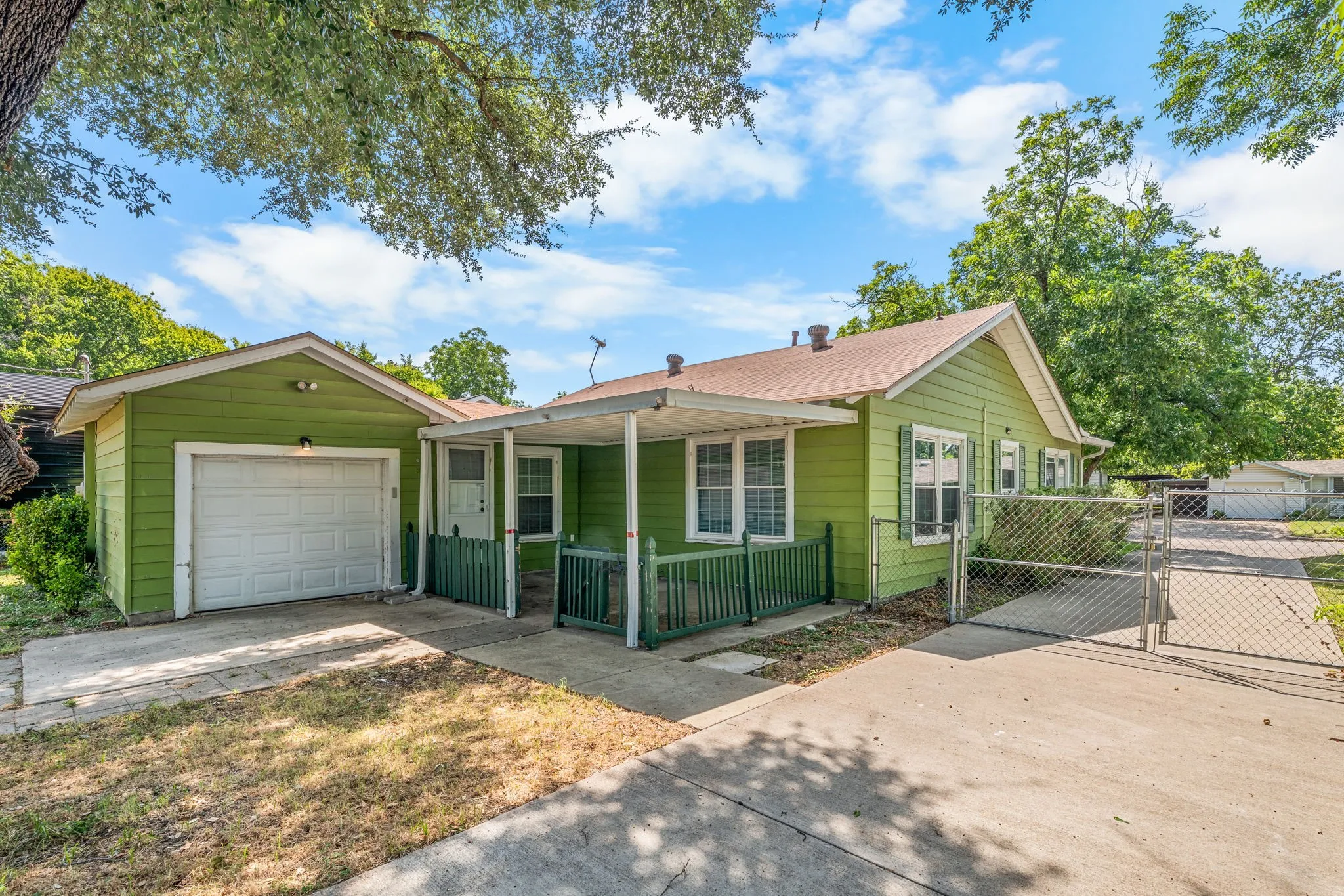 Single Family Residence For Sale in Mc Lennan County , 3325 Windsor Avenue, Waco, Texas 76708, 3 Bedroom, 1 Bathroom, 1 Garage spaces, 1,362 Sqft, built in 1951, mls#21346433, Real Estate Agent in Waco, Homes For Sale in Mc Lennan county, Homes For Sale in Waco, Realtor in Waco Texas, Real Estate Brokerage Independent Realty Texas, Luminita Cordes Realtor