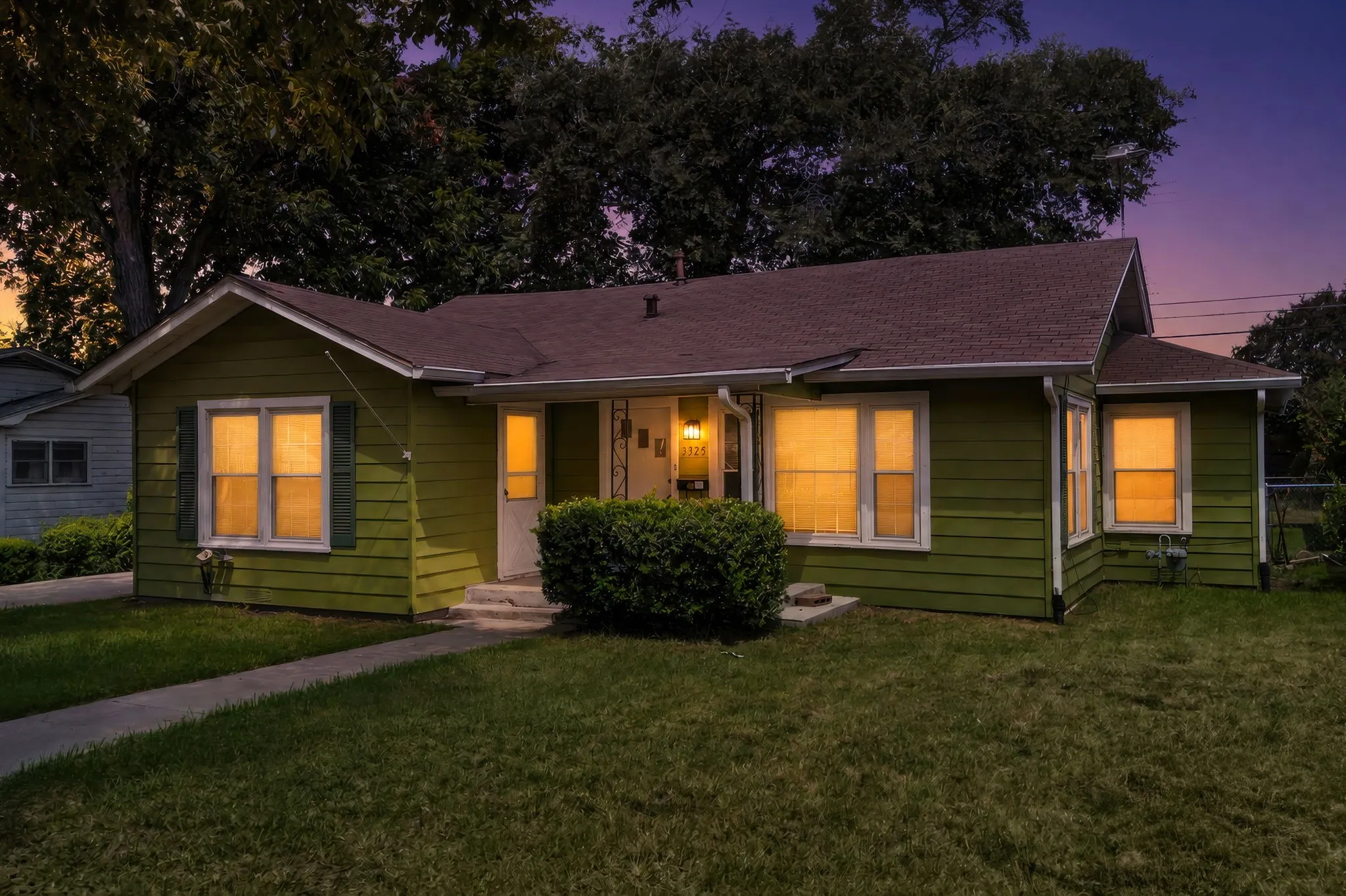 Single Family Residence For Sale in Mc Lennan County , 3325 Windsor Avenue, Waco, Texas 76708, 3 Bedroom, 1 Bathroom, 1 Garage spaces, 1,362 Sqft, built in 1951, mls#21346433, Real Estate Agent in Waco, Homes For Sale in Mc Lennan county, Homes For Sale in Waco, Realtor in Waco Texas, Real Estate Brokerage Independent Realty Texas, Luminita Cordes Realtor