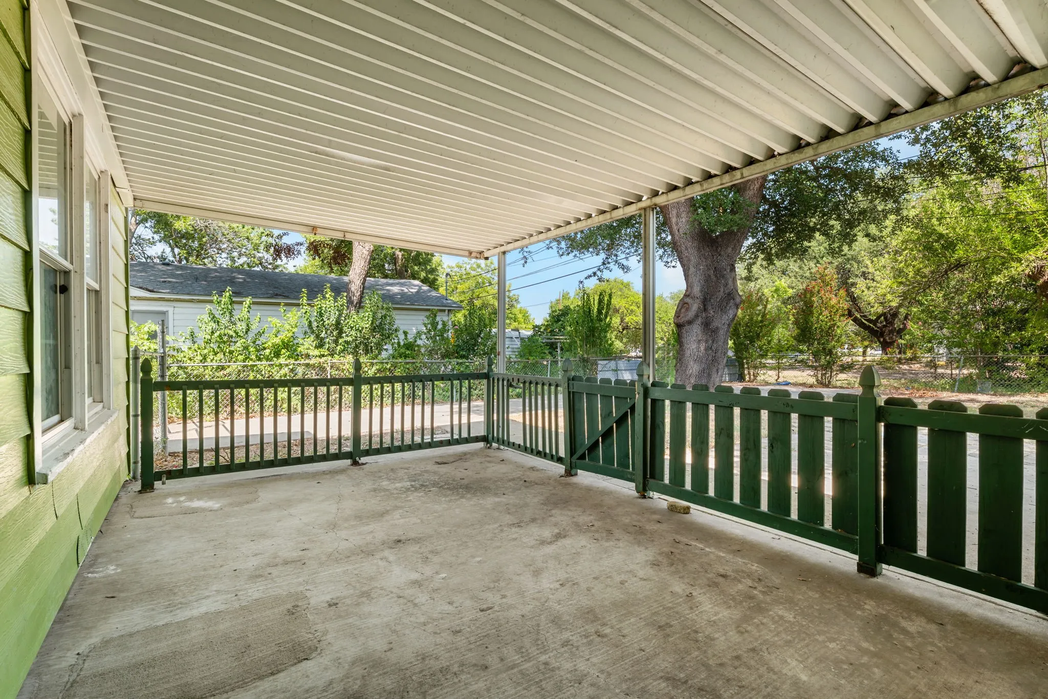 Single Family Residence For Sale in Mc Lennan County , 3325 Windsor Avenue, Waco, Texas 76708, 3 Bedroom, 1 Bathroom, 1 Garage spaces, 1,362 Sqft, built in 1951, mls#21346433, Real Estate Agent in Waco, Homes For Sale in Mc Lennan county, Homes For Sale in Waco, Realtor in Waco Texas, Real Estate Brokerage Independent Realty Texas, Luminita Cordes Realtor