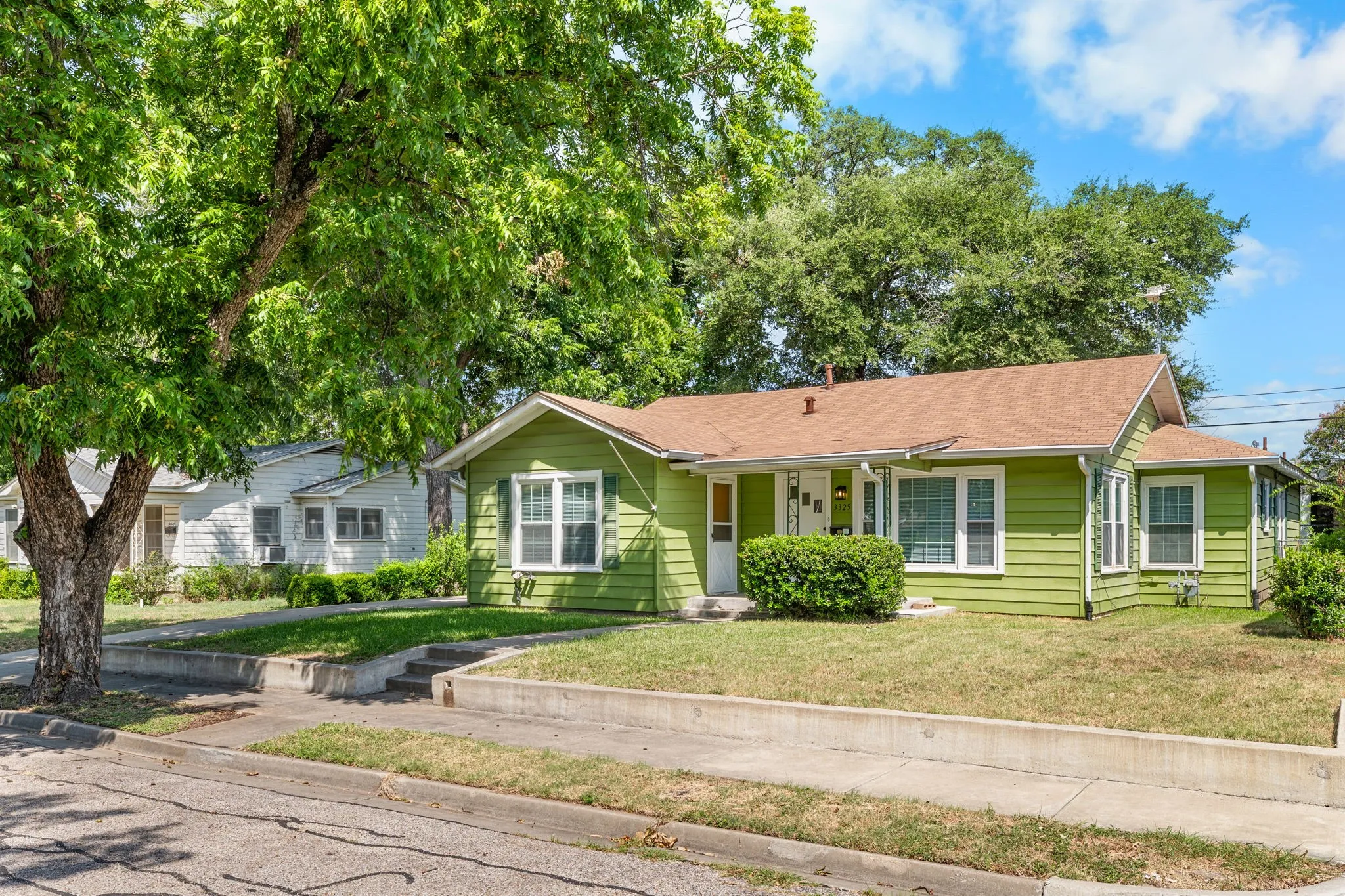 Single Family Residence For Sale in Mc Lennan County , 3325 Windsor Avenue, Waco, Texas 76708, 3 Bedroom, 1 Bathroom, 1 Garage spaces, 1,362 Sqft, built in 1951, mls#21346433, Real Estate Agent in Waco, Homes For Sale in Mc Lennan county, Homes For Sale in Waco, Realtor in Waco Texas, Real Estate Brokerage Independent Realty Texas, Luminita Cordes Realtor