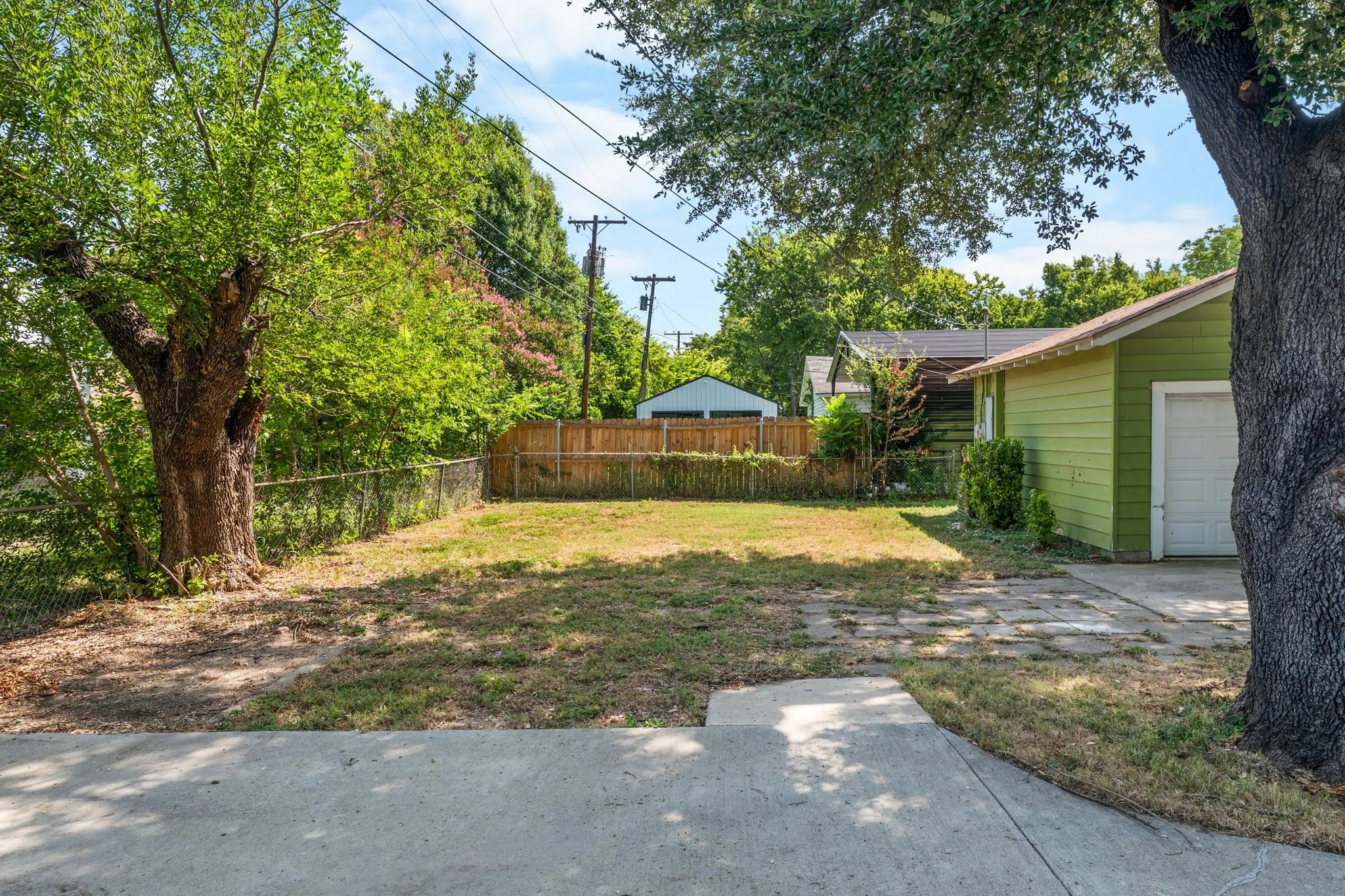 Single Family Residence For Sale in Mc Lennan County , 3325 Windsor Avenue, Waco, Texas 76708, 3 Bedroom, 1 Bathroom, 1 Garage spaces, 1,362 Sqft, built in 1951, mls#21346433, Real Estate Agent in Waco, Homes For Sale in Mc Lennan county, Homes For Sale in Waco, Realtor in Waco Texas, Real Estate Brokerage Independent Realty Texas, Luminita Cordes Realtor
