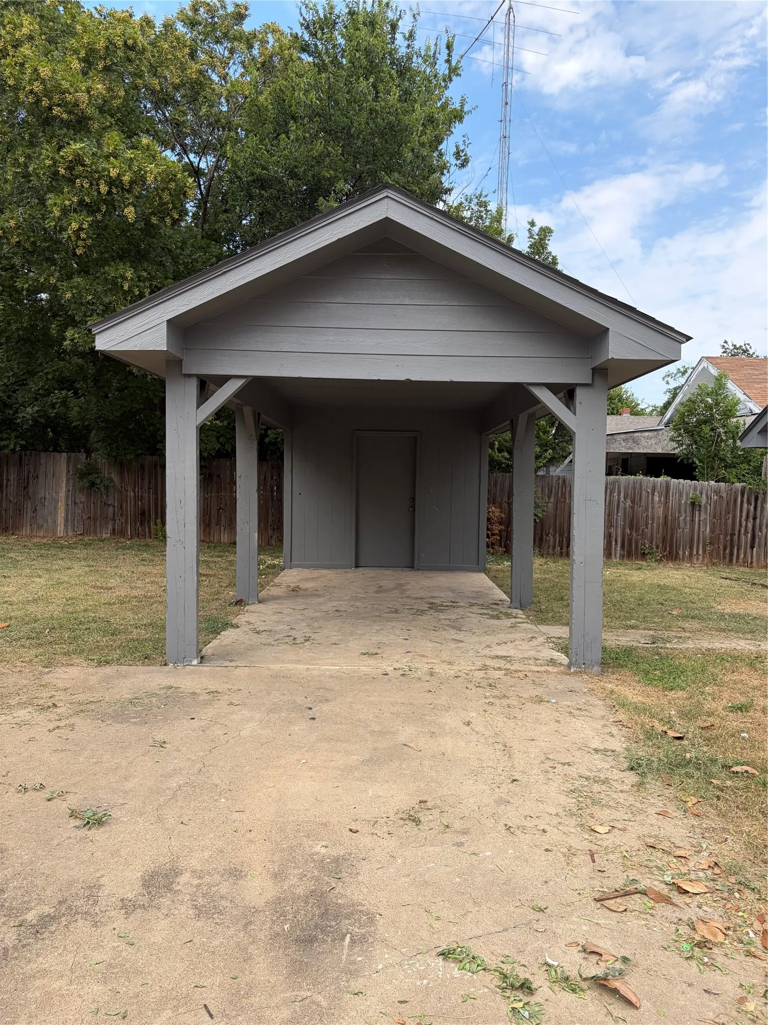 CARPORT WITH EXTRA PARKING