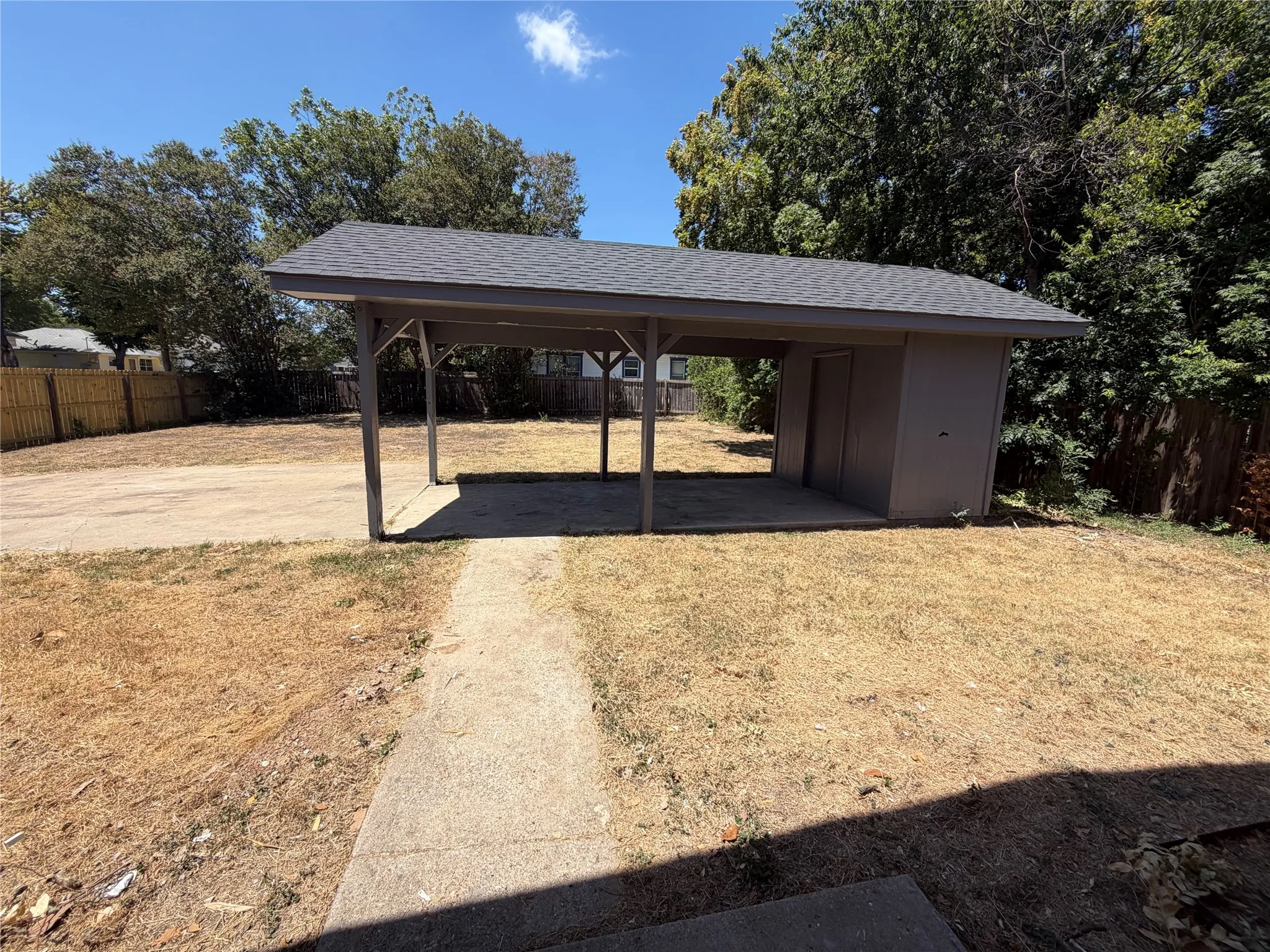 Single Family Residence For Sale in Mc Lennan County , 2025 Lyle Avenue, Waco, Texas 76708, 3 Bedroom, 2 Bathroom, Garage spaces, 1,380 Sqft, built in 1999, mls#21324983, Real Estate Agent in Waco, Homes For Sale in Mc Lennan county, Homes For Sale in Waco, Realtor in Waco Texas, Real Estate Brokerage Independent Realty Texas, Luminita Cordes Realtor
