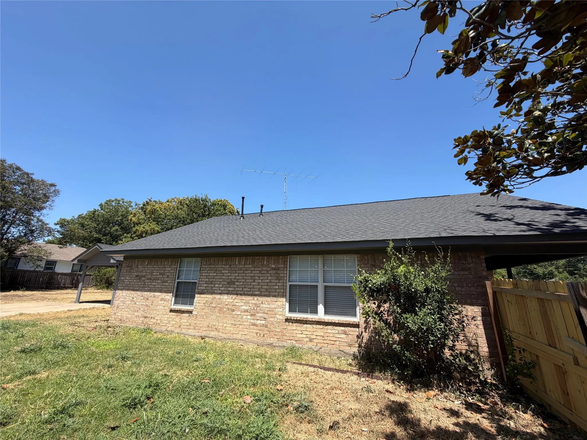 Single Family Residence For Sale in Mc Lennan County , 2025 Lyle Avenue, Waco, Texas 76708, 3 Bedroom, 2 Bathroom, Garage spaces, 1,380 Sqft, built in 1999, mls#21324983, Real Estate Agent in Waco, Homes For Sale in Mc Lennan county, Homes For Sale in Waco, Realtor in Waco Texas, Real Estate Brokerage Independent Realty Texas, Luminita Cordes Realtor