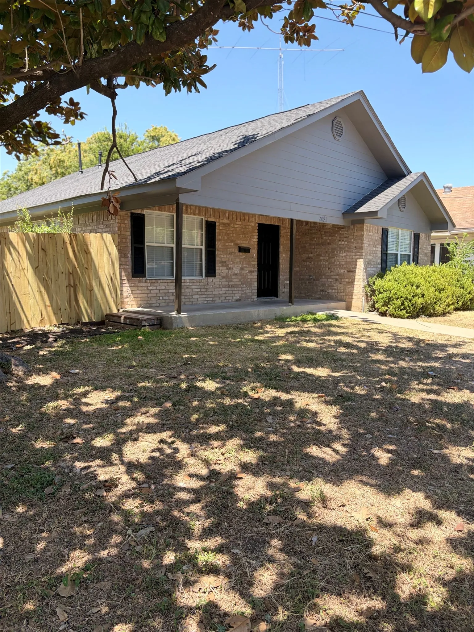 Single Family Residence For Sale in Mc Lennan County , 2025 Lyle Avenue, Waco, Texas 76708, 3 Bedroom, 2 Bathroom, Garage spaces, 1,380 Sqft, built in 1999, mls#21324983, Real Estate Agent in Waco, Homes For Sale in Mc Lennan county, Homes For Sale in Waco, Realtor in Waco Texas, Real Estate Brokerage Independent Realty Texas, Luminita Cordes Realtor