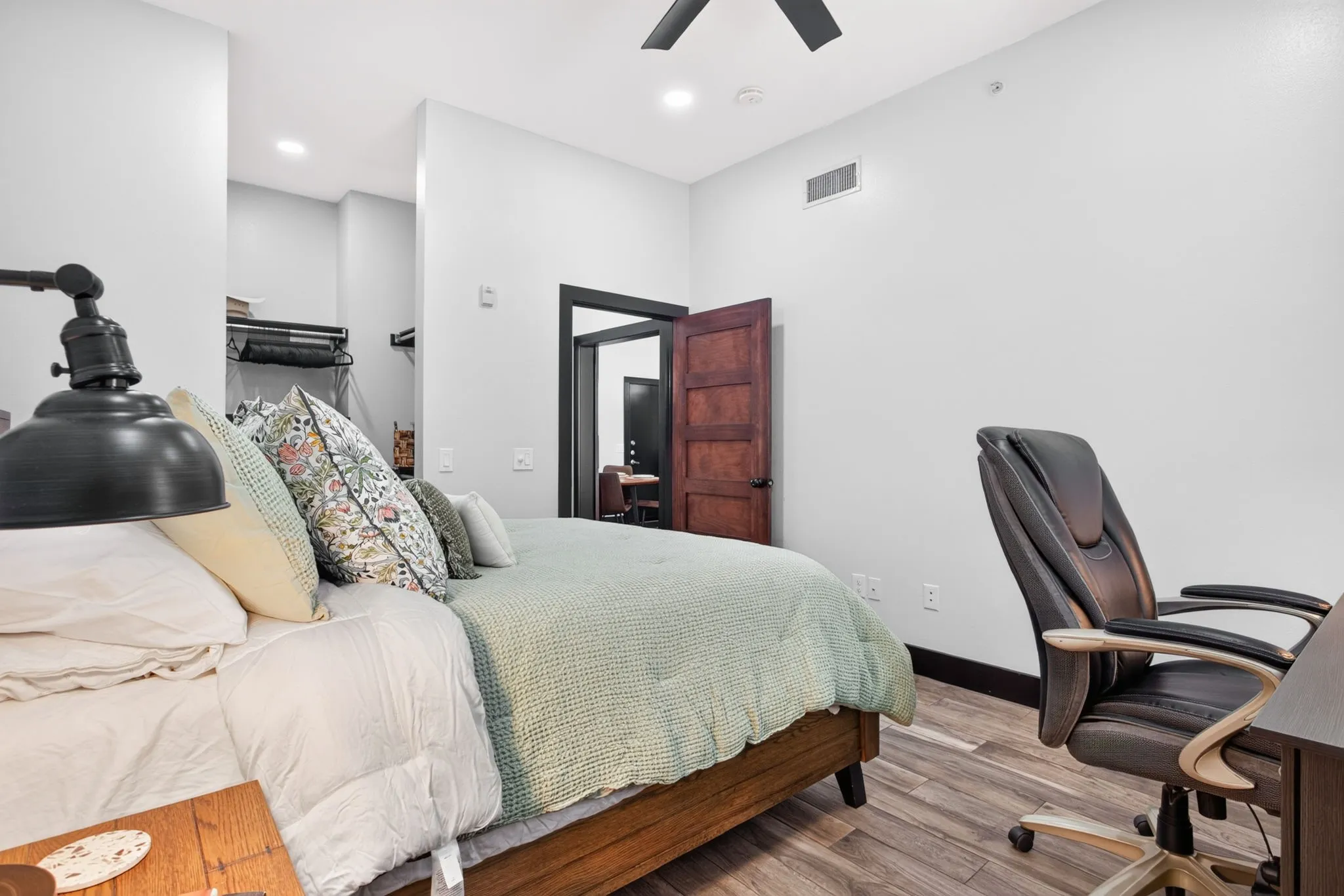 Light-filled room featuring wood-finish flooring, recessed lighting, a ceiling fan, and a built-in closet with shelving