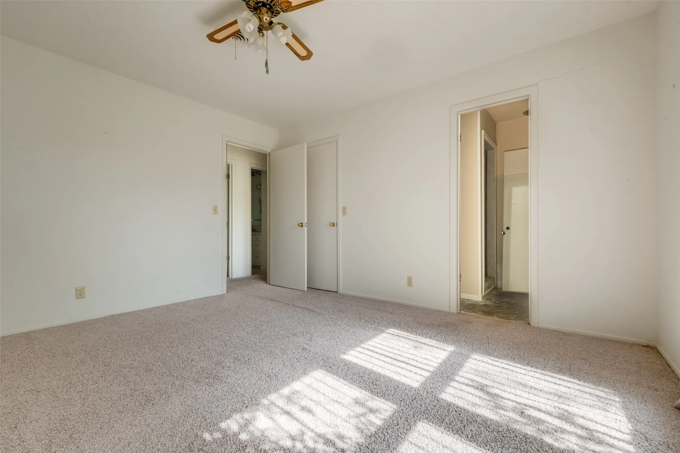 Single Family Residence For Sale in Deaf Smith County , 133 Ironwood Street, Hereford, Texas 79045, 3 Bedroom, 2 Bathroom, 2 Garage spaces, 1,441 Sqft, built in 1967, mls#21348894, Real Estate Agent in Hereford, Homes For Sale in Deaf Smith county, Homes For Sale in Hereford, Realtor in Hereford Texas, Real Estate Brokerage Independent Realty Texas, Luminita Cordes Realtor