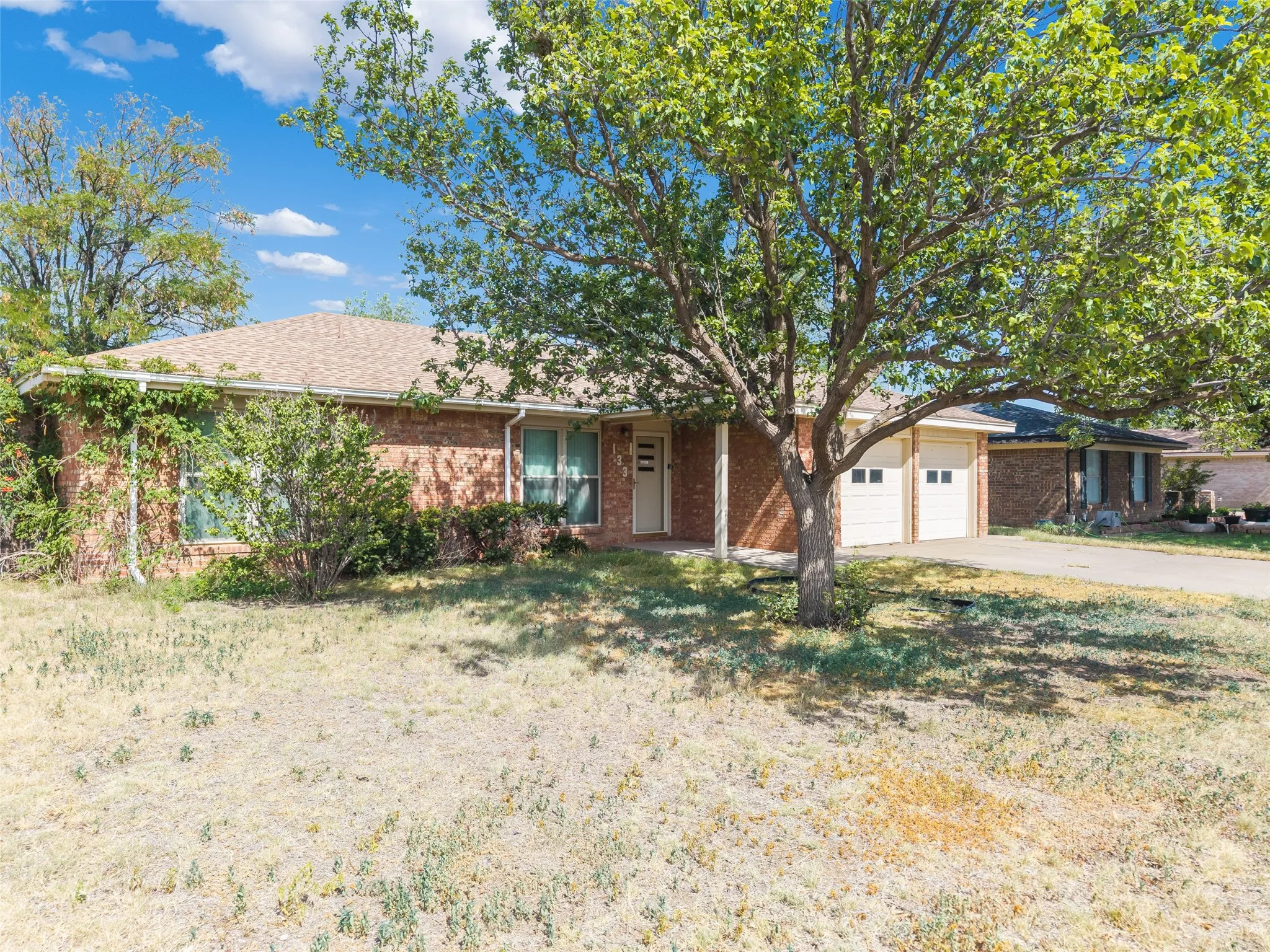 Single Family Residence For Sale in Deaf Smith County , 133 Ironwood Street, Hereford, Texas 79045, 3 Bedroom, 2 Bathroom, 2 Garage spaces, 1,441 Sqft, built in 1967, mls#21348894, Real Estate Agent in Hereford, Homes For Sale in Deaf Smith county, Homes For Sale in Hereford, Realtor in Hereford Texas, Real Estate Brokerage Independent Realty Texas, Luminita Cordes Realtor