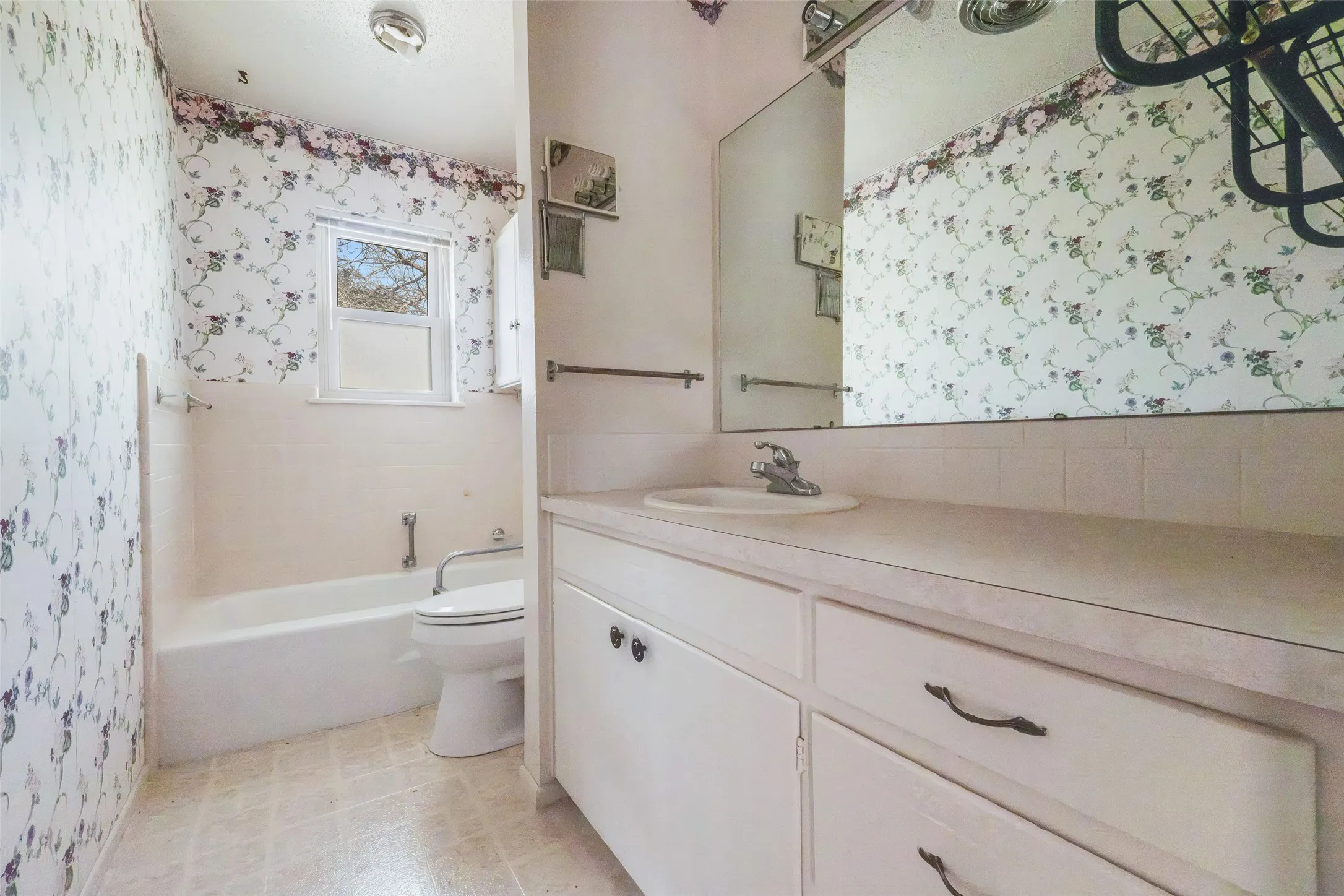 Single Family Residence For Sale in Deaf Smith County , 133 Ironwood Street, Hereford, Texas 79045, 3 Bedroom, 2 Bathroom, 2 Garage spaces, 1,441 Sqft, built in 1967, mls#21348894, Real Estate Agent in Hereford, Homes For Sale in Deaf Smith county, Homes For Sale in Hereford, Realtor in Hereford Texas, Real Estate Brokerage Independent Realty Texas, Luminita Cordes Realtor