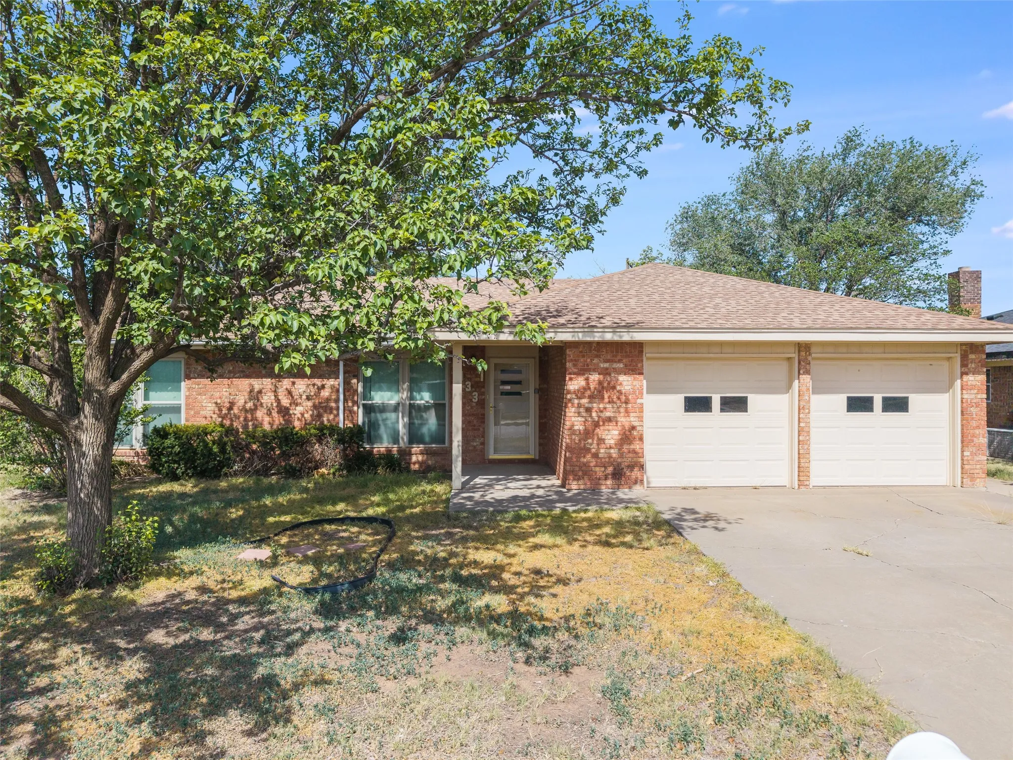 Single Family Residence For Sale in Deaf Smith County , 133 Ironwood Street, Hereford, Texas 79045, 3 Bedroom, 2 Bathroom, 2 Garage spaces, 1,441 Sqft, built in 1967, mls#21348894, Real Estate Agent in Hereford, Homes For Sale in Deaf Smith county, Homes For Sale in Hereford, Realtor in Hereford Texas, Real Estate Brokerage Independent Realty Texas, Luminita Cordes Realtor