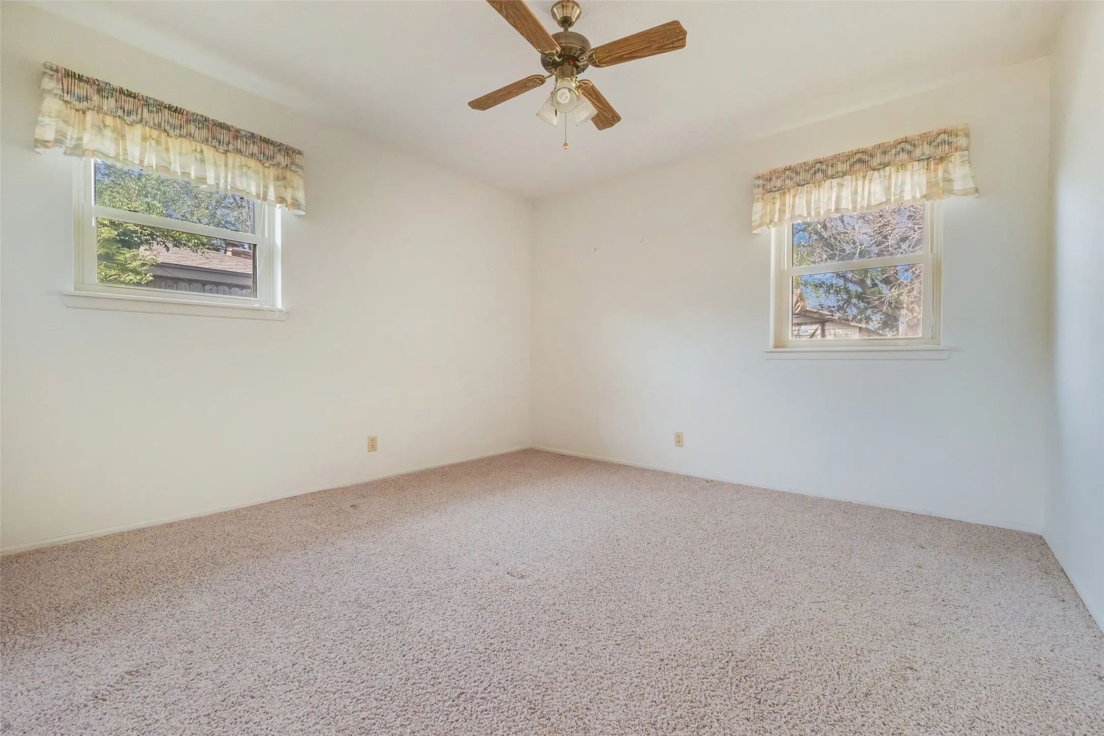 Single Family Residence For Sale in Deaf Smith County , 133 Ironwood Street, Hereford, Texas 79045, 3 Bedroom, 2 Bathroom, 2 Garage spaces, 1,441 Sqft, built in 1967, mls#21348894, Real Estate Agent in Hereford, Homes For Sale in Deaf Smith county, Homes For Sale in Hereford, Realtor in Hereford Texas, Real Estate Brokerage Independent Realty Texas, Luminita Cordes Realtor