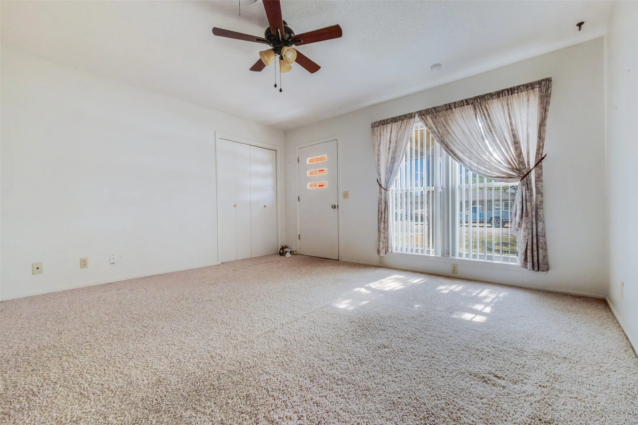 Single Family Residence For Sale in Deaf Smith County , 133 Ironwood Street, Hereford, Texas 79045, 3 Bedroom, 2 Bathroom, 2 Garage spaces, 1,441 Sqft, built in 1967, mls#21348894, Real Estate Agent in Hereford, Homes For Sale in Deaf Smith county, Homes For Sale in Hereford, Realtor in Hereford Texas, Real Estate Brokerage Independent Realty Texas, Luminita Cordes Realtor