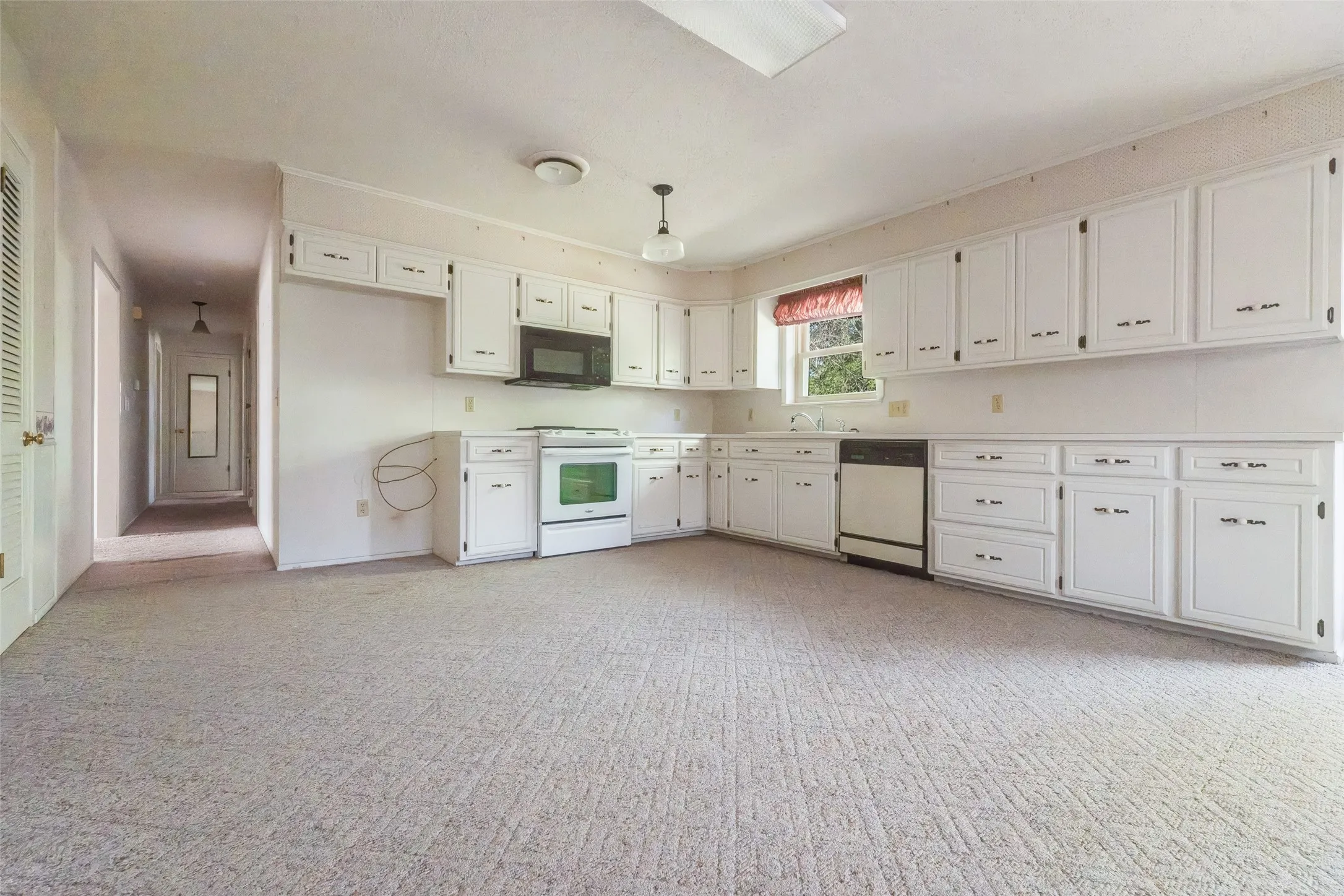 Single Family Residence For Sale in Deaf Smith County , 133 Ironwood Street, Hereford, Texas 79045, 3 Bedroom, 2 Bathroom, 2 Garage spaces, 1,441 Sqft, built in 1967, mls#21348894, Real Estate Agent in Hereford, Homes For Sale in Deaf Smith county, Homes For Sale in Hereford, Realtor in Hereford Texas, Real Estate Brokerage Independent Realty Texas, Luminita Cordes Realtor