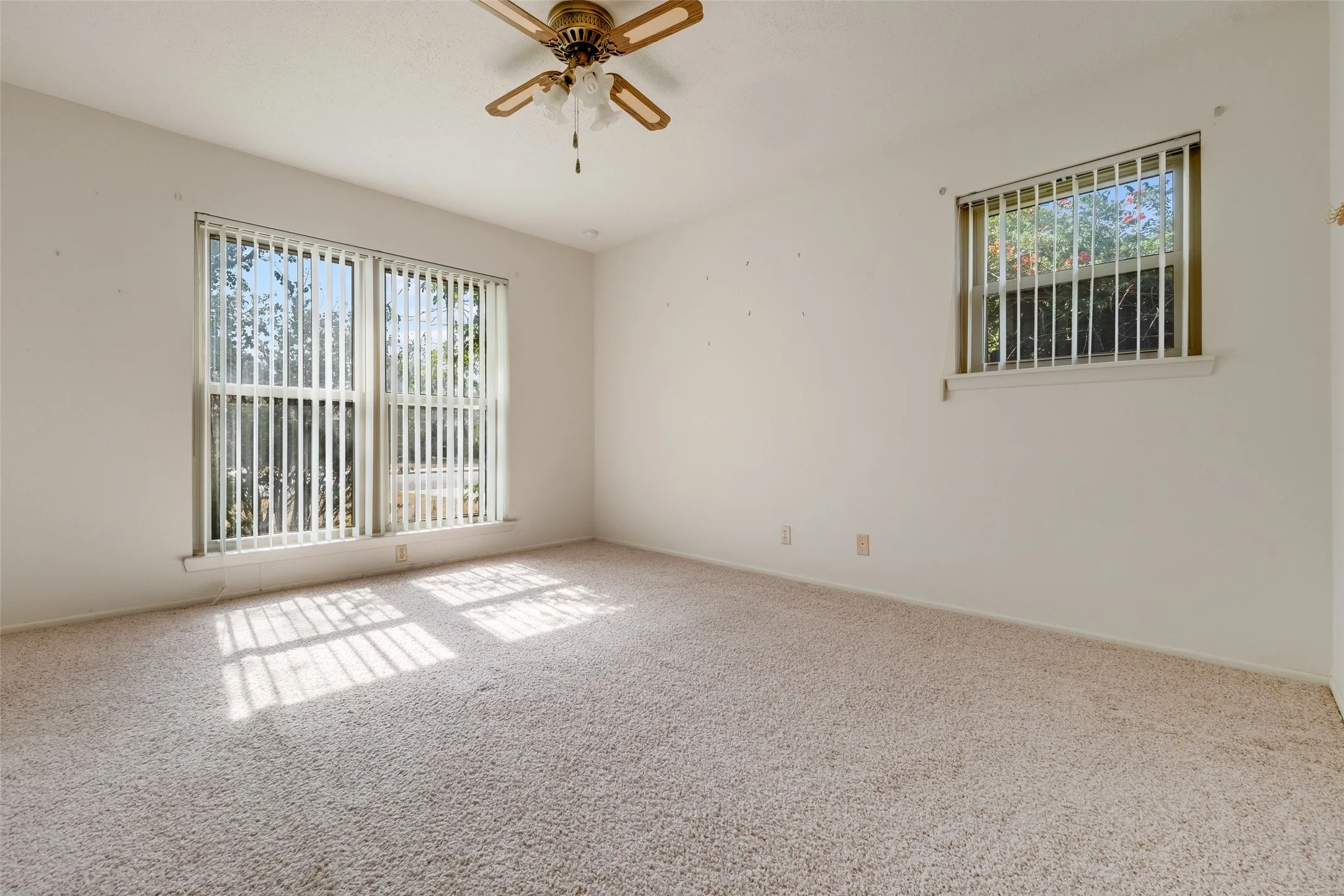 Single Family Residence For Sale in Deaf Smith County , 133 Ironwood Street, Hereford, Texas 79045, 3 Bedroom, 2 Bathroom, 2 Garage spaces, 1,441 Sqft, built in 1967, mls#21348894, Real Estate Agent in Hereford, Homes For Sale in Deaf Smith county, Homes For Sale in Hereford, Realtor in Hereford Texas, Real Estate Brokerage Independent Realty Texas, Luminita Cordes Realtor