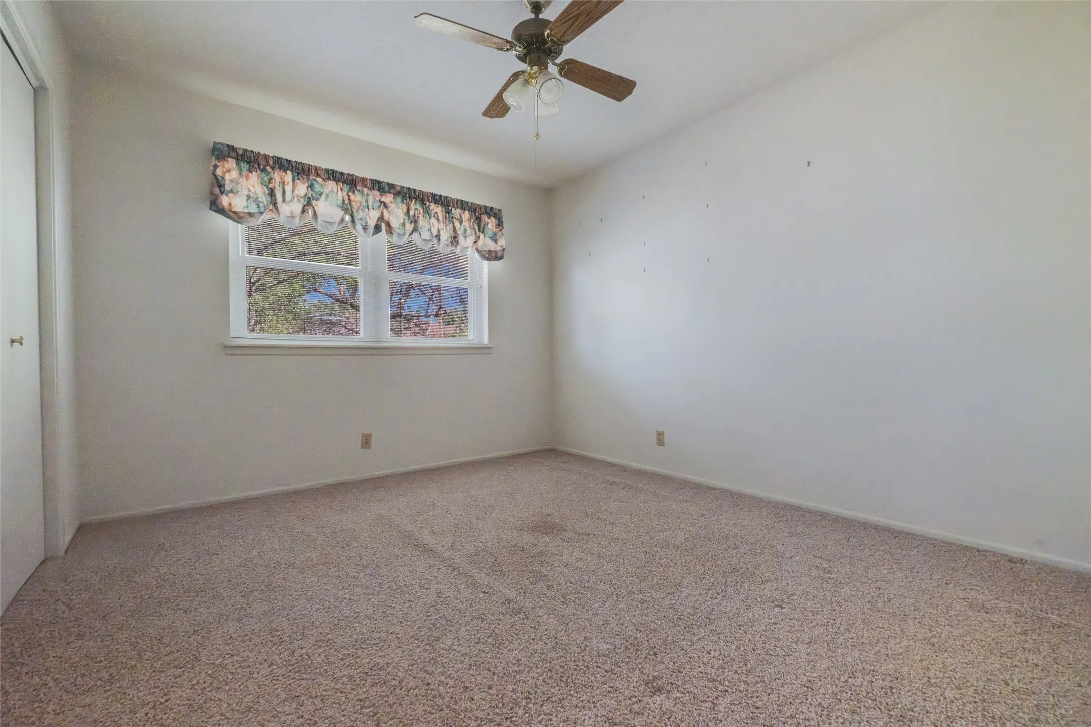 Single Family Residence For Sale in Deaf Smith County , 133 Ironwood Street, Hereford, Texas 79045, 3 Bedroom, 2 Bathroom, 2 Garage spaces, 1,441 Sqft, built in 1967, mls#21348894, Real Estate Agent in Hereford, Homes For Sale in Deaf Smith county, Homes For Sale in Hereford, Realtor in Hereford Texas, Real Estate Brokerage Independent Realty Texas, Luminita Cordes Realtor