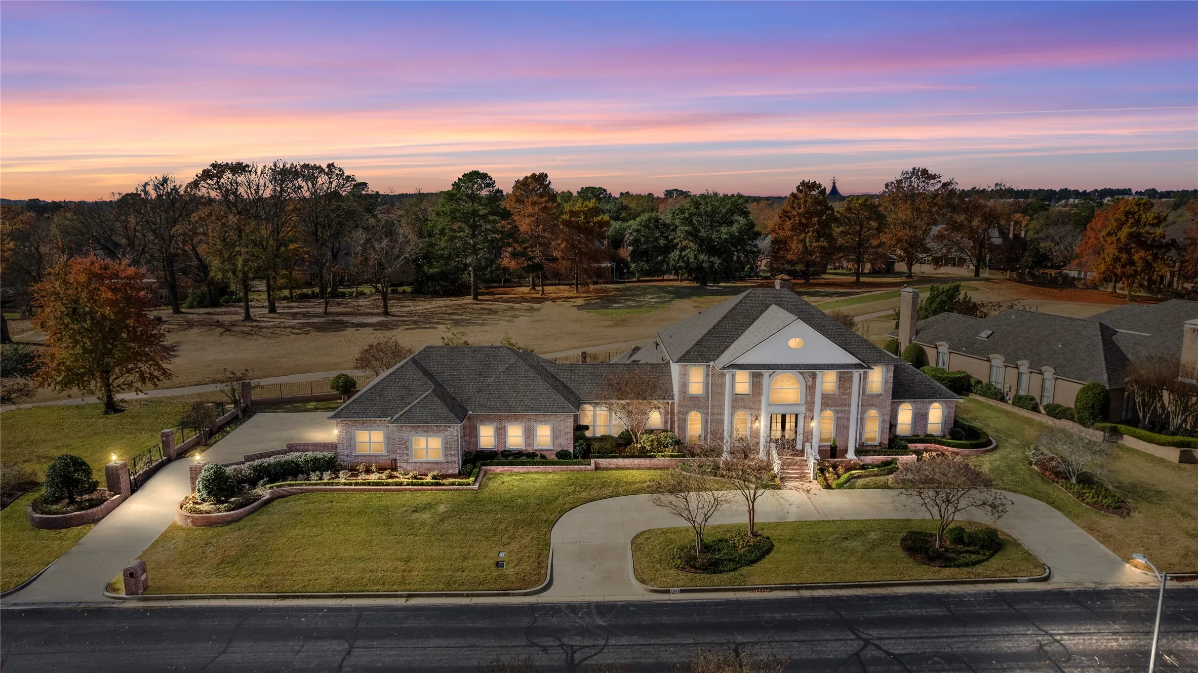 Single Family Residence For Sale in Smith County , 7005 Gleneagles Drive, Tyler, Texas 75703, 5 Bedrooms, 6 Bathrooms, 3 Garage spaces, 6,221 Sqft, built in 1993, Price $1,445,000, mls#21348646, Real Estate Agent in Tyler, Homes For Sale in Smith county, Homes For Sale in Tyler, Realtor in Tyler Texas, Real Estate Brokerage Independent Realty Texas, Luminita Cordes Realtor