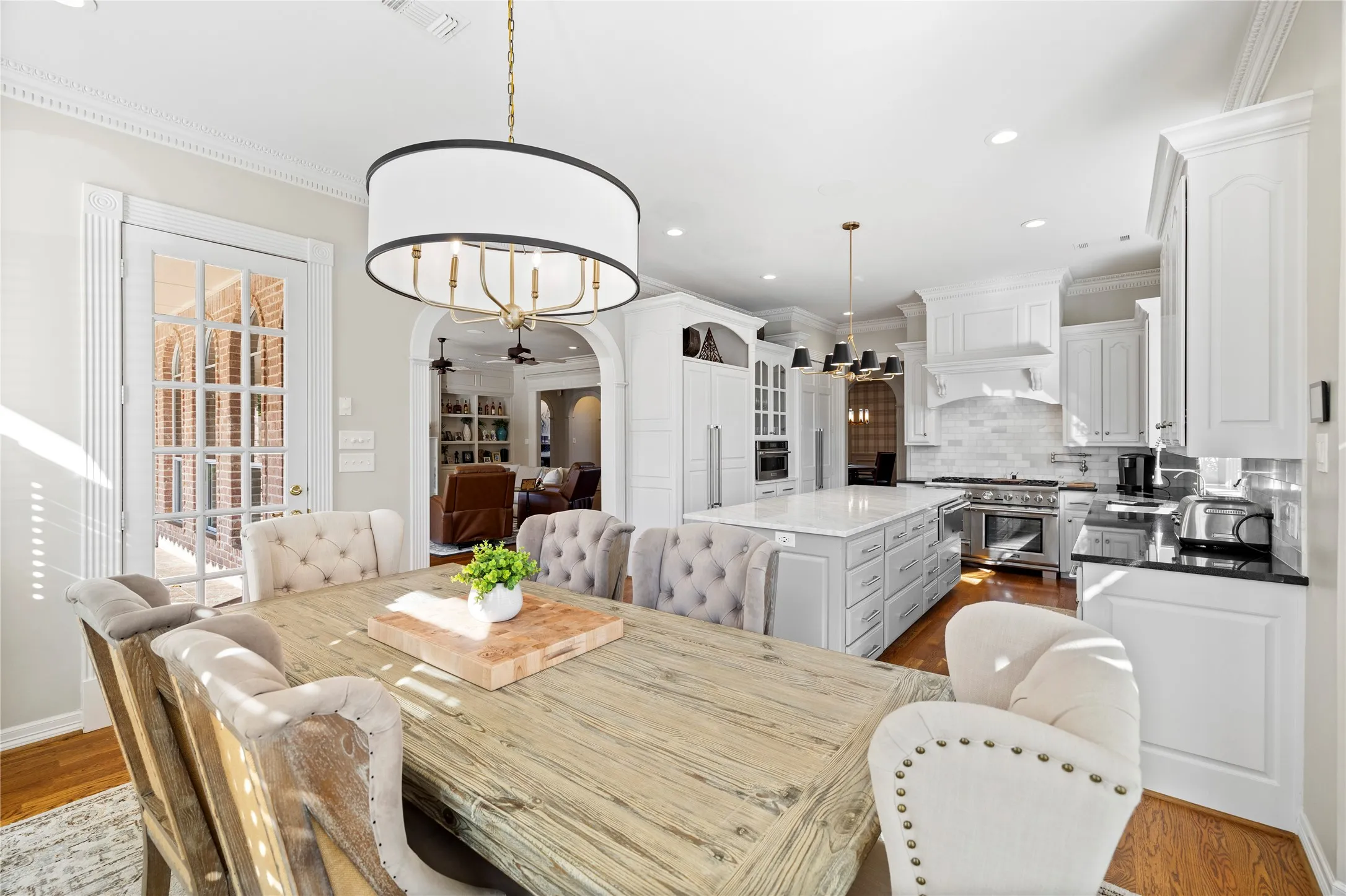 Single Family Residence For Sale in Smith County , 7005 Gleneagles Drive, Tyler, Texas 75703, 5 Bedrooms, 6 Bathrooms, 3 Garage spaces, 6,221 Sqft, built in 1993, Price $1,445,000, mls#21348646, Real Estate Agent in Tyler, Homes For Sale in Smith county, Homes For Sale in Tyler, Realtor in Tyler Texas, Real Estate Brokerage Independent Realty Texas, Luminita Cordes Realtor