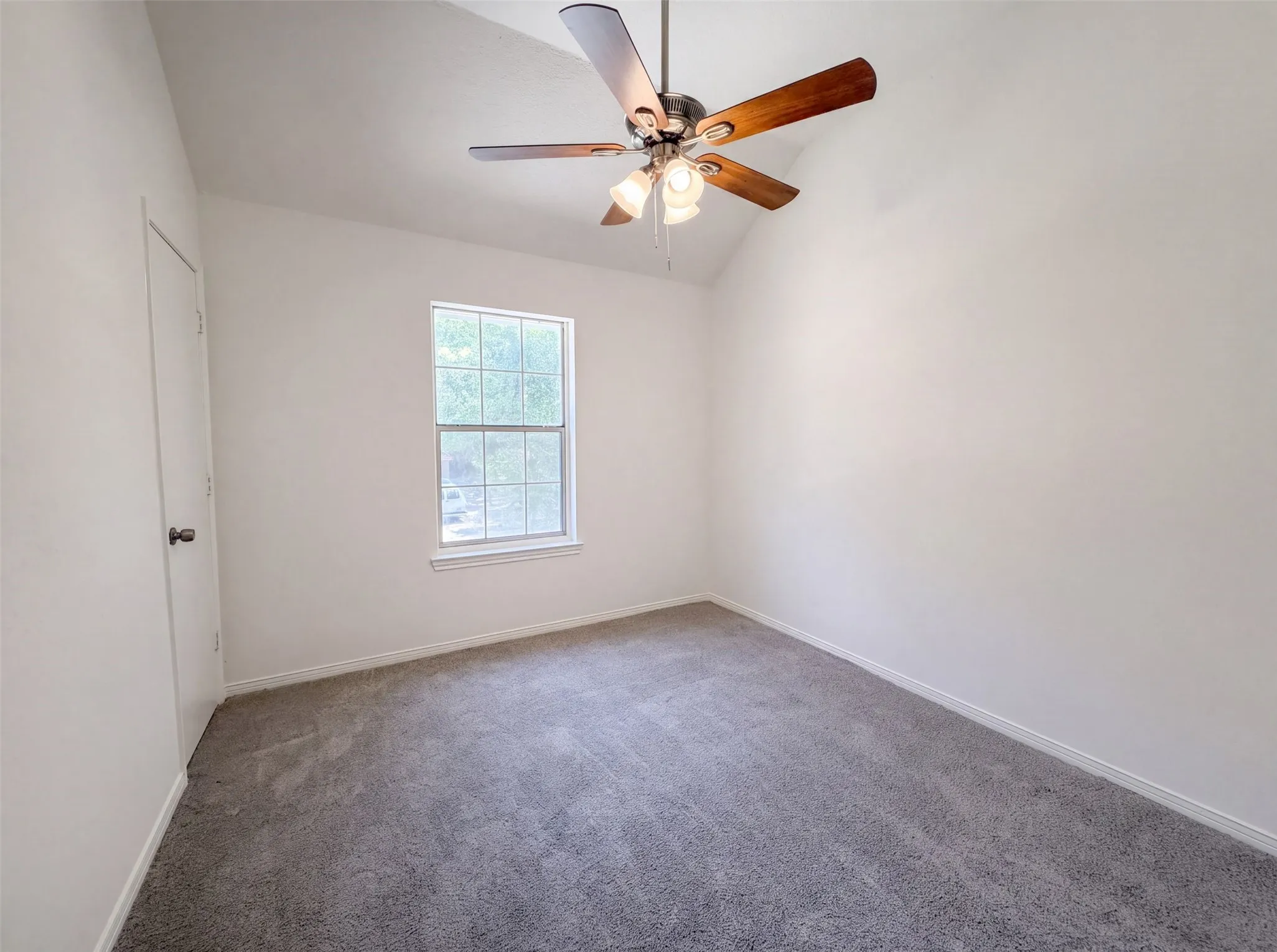 Single Family Residence For Sale in Tarrant County , 10133 Long Rifle Drive, Fort Worth, Texas 76108, 3 Bedroom, 3 Bathroom, 2 Garage spaces, 1,910 Sqft, built in 1987, mls#21348896, Real Estate Agent in Fort Worth, Homes For Sale in Tarrant county, Homes For Sale in Fort Worth, Realtor in Fort Worth Texas, Real Estate Brokerage Independent Realty Texas, Luminita Cordes Realtor