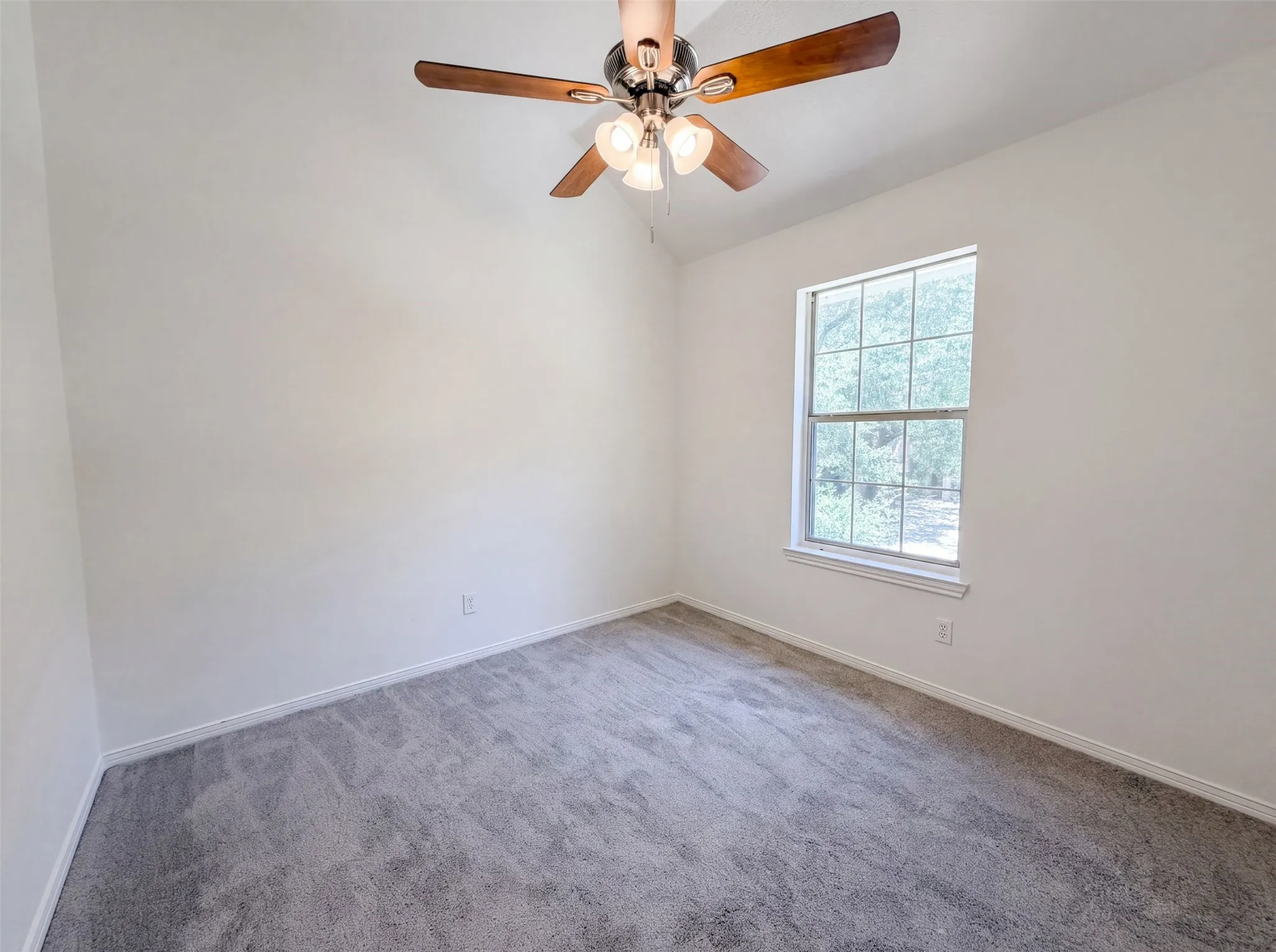 Single Family Residence For Sale in Tarrant County , 10133 Long Rifle Drive, Fort Worth, Texas 76108, 3 Bedroom, 3 Bathroom, 2 Garage spaces, 1,910 Sqft, built in 1987, mls#21348896, Real Estate Agent in Fort Worth, Homes For Sale in Tarrant county, Homes For Sale in Fort Worth, Realtor in Fort Worth Texas, Real Estate Brokerage Independent Realty Texas, Luminita Cordes Realtor