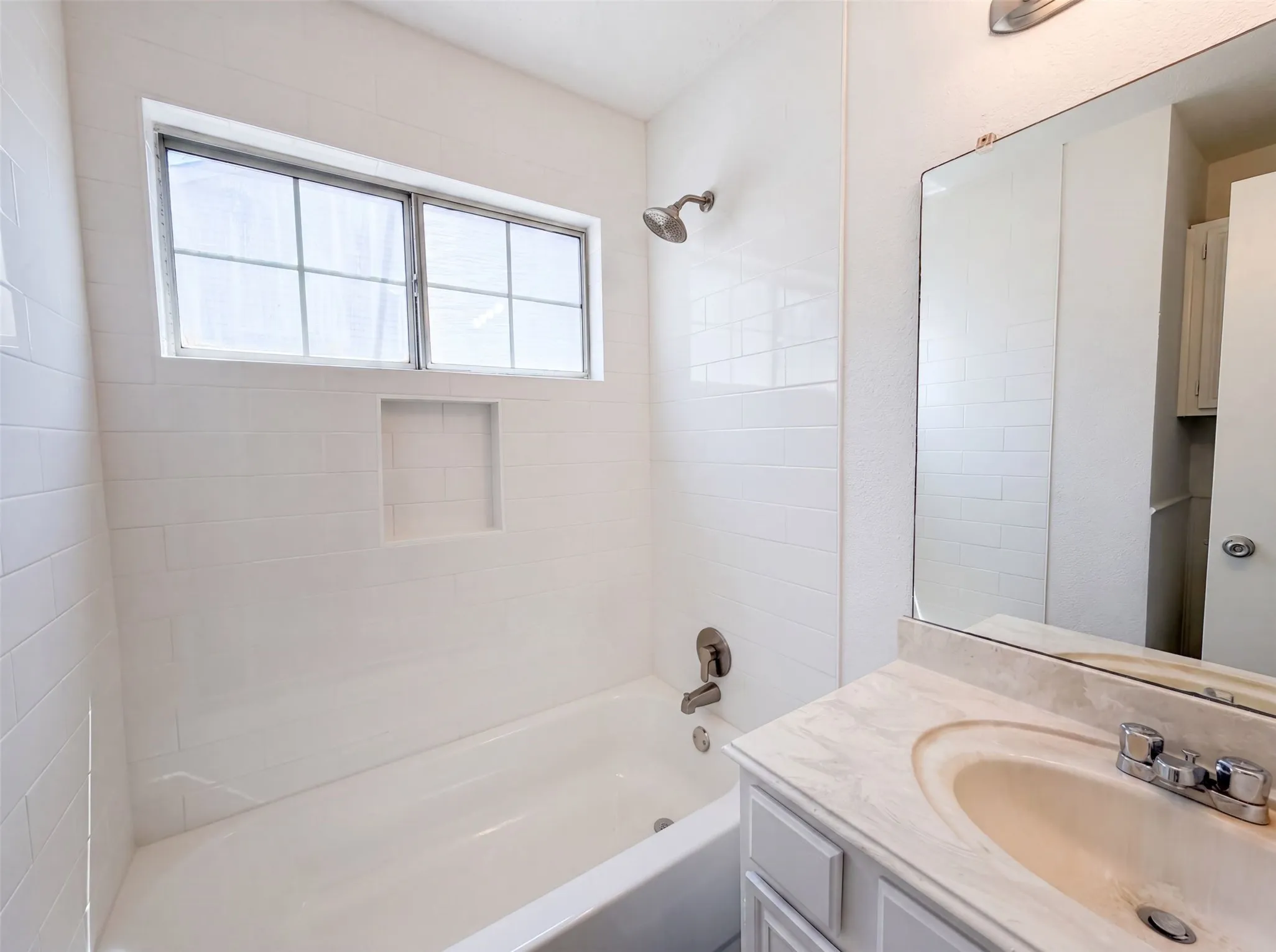 Single Family Residence For Sale in Tarrant County , 10133 Long Rifle Drive, Fort Worth, Texas 76108, 3 Bedroom, 3 Bathroom, 2 Garage spaces, 1,910 Sqft, built in 1987, mls#21348896, Real Estate Agent in Fort Worth, Homes For Sale in Tarrant county, Homes For Sale in Fort Worth, Realtor in Fort Worth Texas, Real Estate Brokerage Independent Realty Texas, Luminita Cordes Realtor