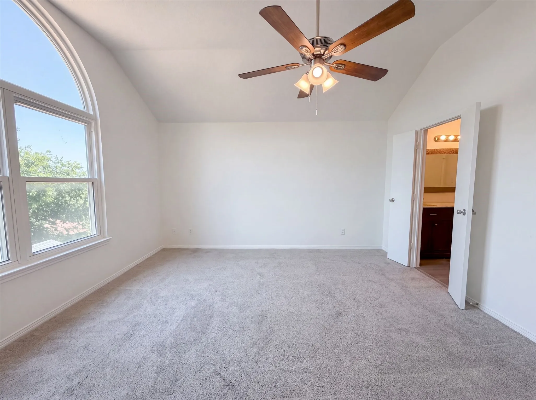 Single Family Residence For Sale in Tarrant County , 10133 Long Rifle Drive, Fort Worth, Texas 76108, 3 Bedroom, 3 Bathroom, 2 Garage spaces, 1,910 Sqft, built in 1987, mls#21348896, Real Estate Agent in Fort Worth, Homes For Sale in Tarrant county, Homes For Sale in Fort Worth, Realtor in Fort Worth Texas, Real Estate Brokerage Independent Realty Texas, Luminita Cordes Realtor