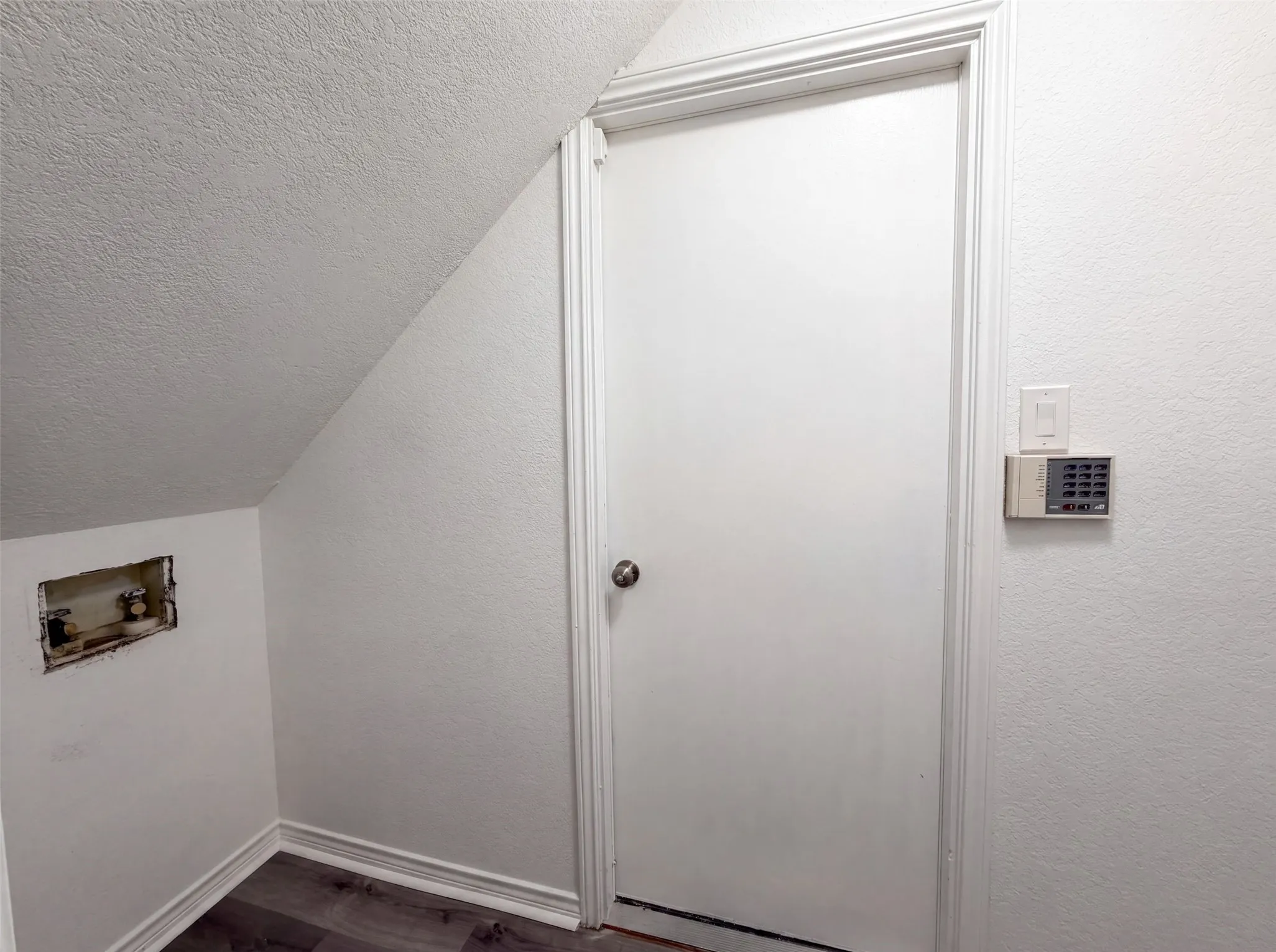 Single Family Residence For Sale in Tarrant County , 10133 Long Rifle Drive, Fort Worth, Texas 76108, 3 Bedroom, 3 Bathroom, 2 Garage spaces, 1,910 Sqft, built in 1987, mls#21348896, Real Estate Agent in Fort Worth, Homes For Sale in Tarrant county, Homes For Sale in Fort Worth, Realtor in Fort Worth Texas, Real Estate Brokerage Independent Realty Texas, Luminita Cordes Realtor