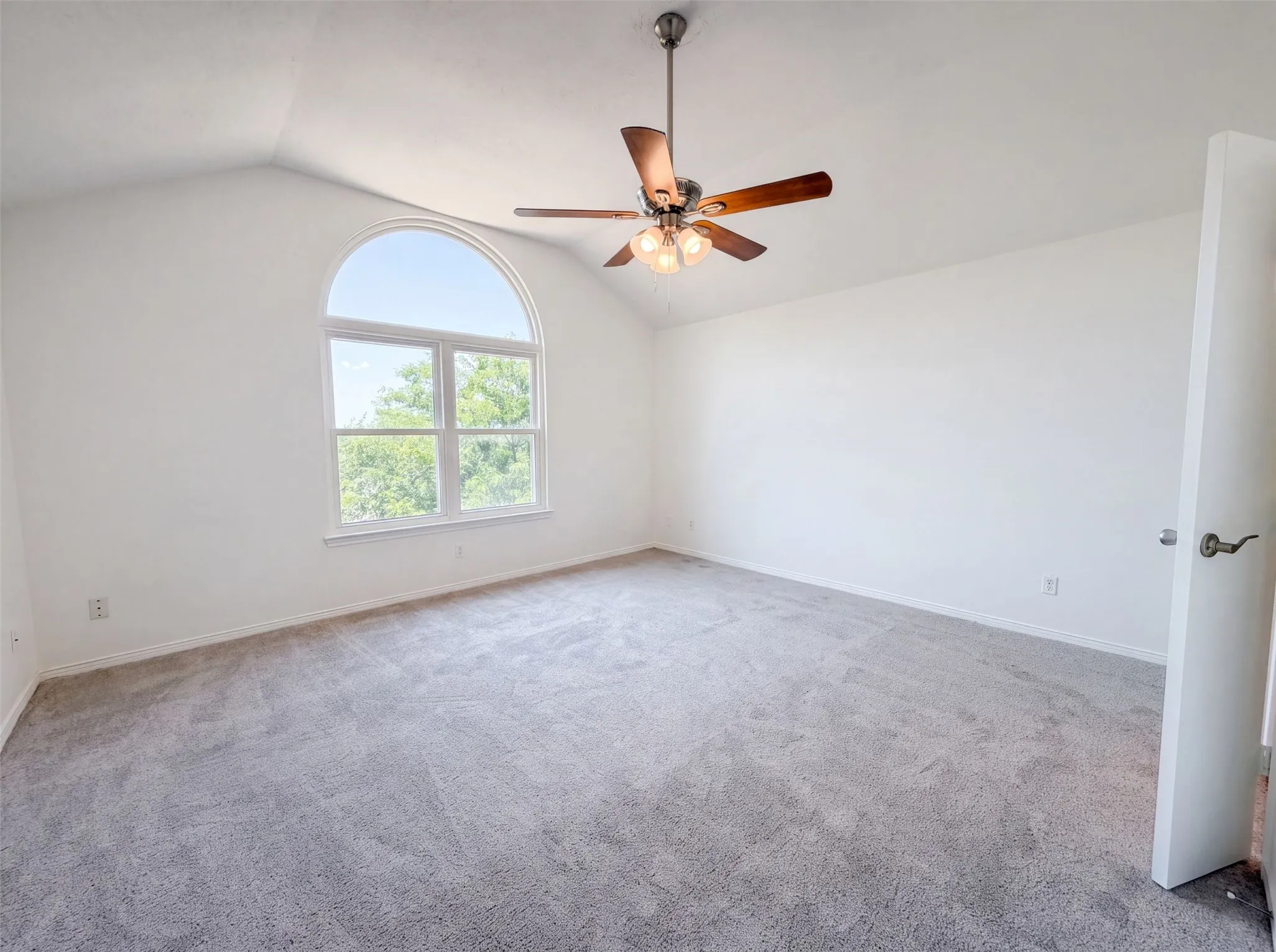 Single Family Residence For Sale in Tarrant County , 10133 Long Rifle Drive, Fort Worth, Texas 76108, 3 Bedroom, 3 Bathroom, 2 Garage spaces, 1,910 Sqft, built in 1987, mls#21348896, Real Estate Agent in Fort Worth, Homes For Sale in Tarrant county, Homes For Sale in Fort Worth, Realtor in Fort Worth Texas, Real Estate Brokerage Independent Realty Texas, Luminita Cordes Realtor