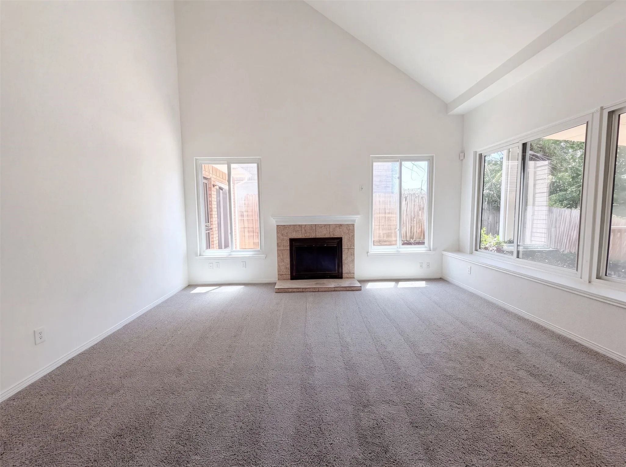 Single Family Residence For Sale in Tarrant County , 10133 Long Rifle Drive, Fort Worth, Texas 76108, 3 Bedroom, 3 Bathroom, 2 Garage spaces, 1,910 Sqft, built in 1987, mls#21348896, Real Estate Agent in Fort Worth, Homes For Sale in Tarrant county, Homes For Sale in Fort Worth, Realtor in Fort Worth Texas, Real Estate Brokerage Independent Realty Texas, Luminita Cordes Realtor