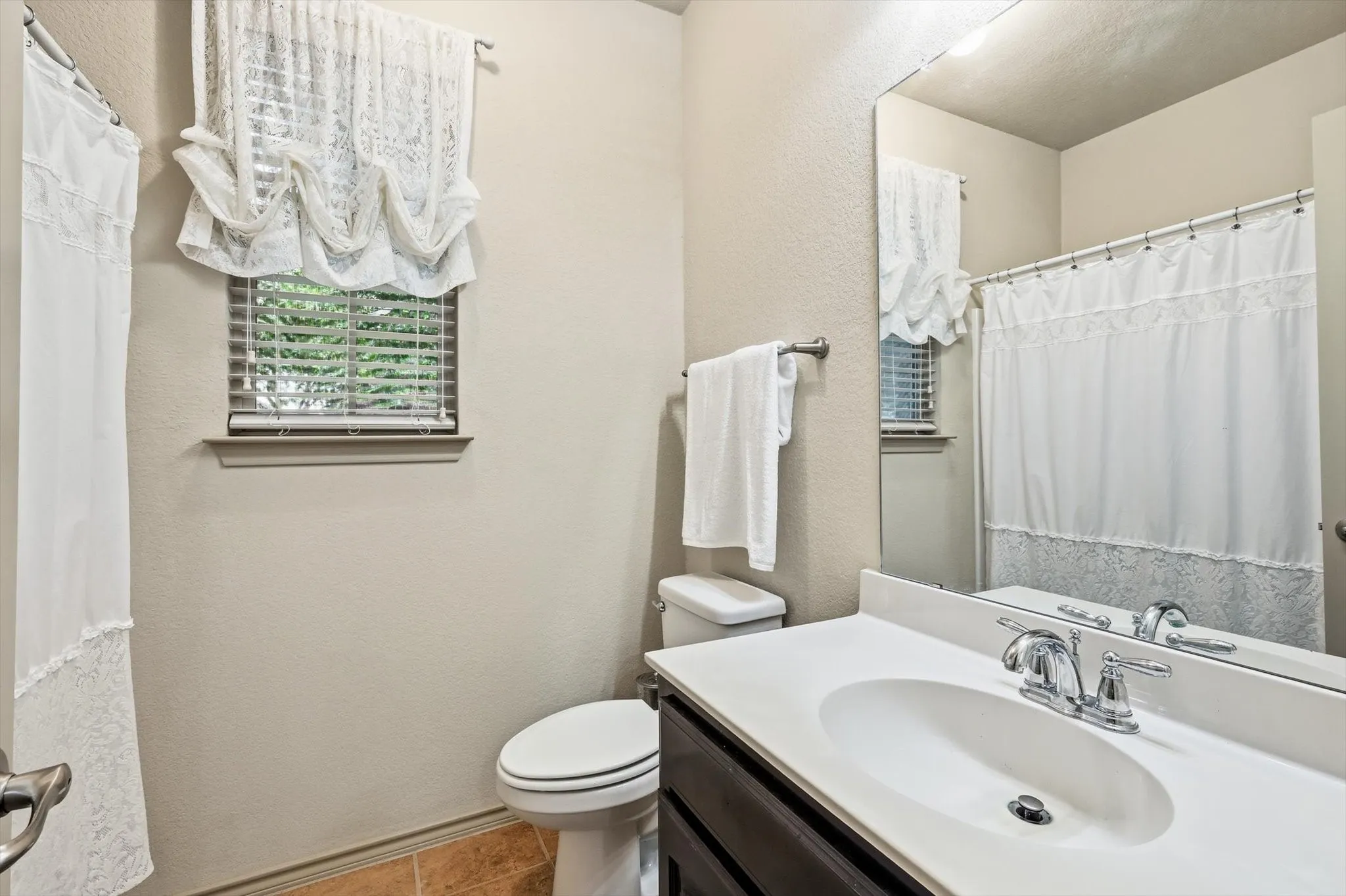 Single Family Residence For Sale in Denton County , 4524 Lacewood Drive, Denton, Texas 76226, 3 Bedroom, 2 Bathroom, 2 Garage spaces, 1,569 Sqft, built in 2011, mls#21345189, Real Estate Agent in Denton, Homes For Sale in Denton county, Homes For Sale in Denton, Realtor in Denton Texas, Real Estate Brokerage Independent Realty Texas, Luminita Cordes Realtor