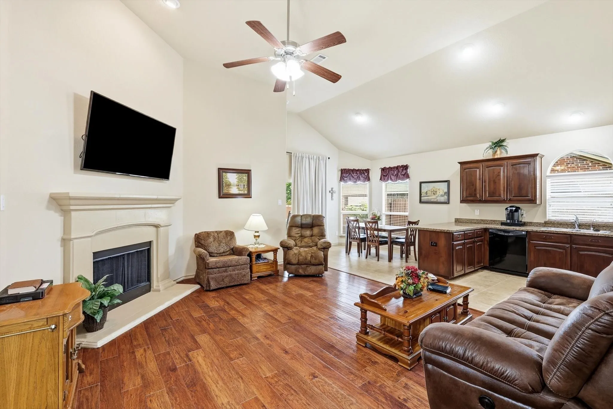 Single Family Residence For Sale in Denton County , 4524 Lacewood Drive, Denton, Texas 76226, 3 Bedroom, 2 Bathroom, 2 Garage spaces, 1,569 Sqft, built in 2011, mls#21345189, Real Estate Agent in Denton, Homes For Sale in Denton county, Homes For Sale in Denton, Realtor in Denton Texas, Real Estate Brokerage Independent Realty Texas, Luminita Cordes Realtor